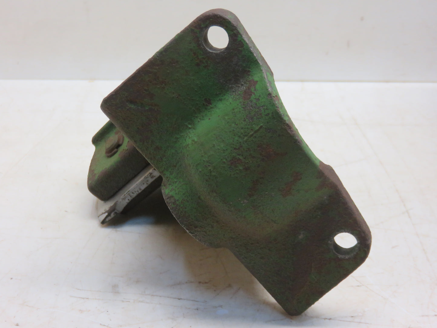 AT12620, T13598 John Deere Shifter Quadrant Bracket For 2010