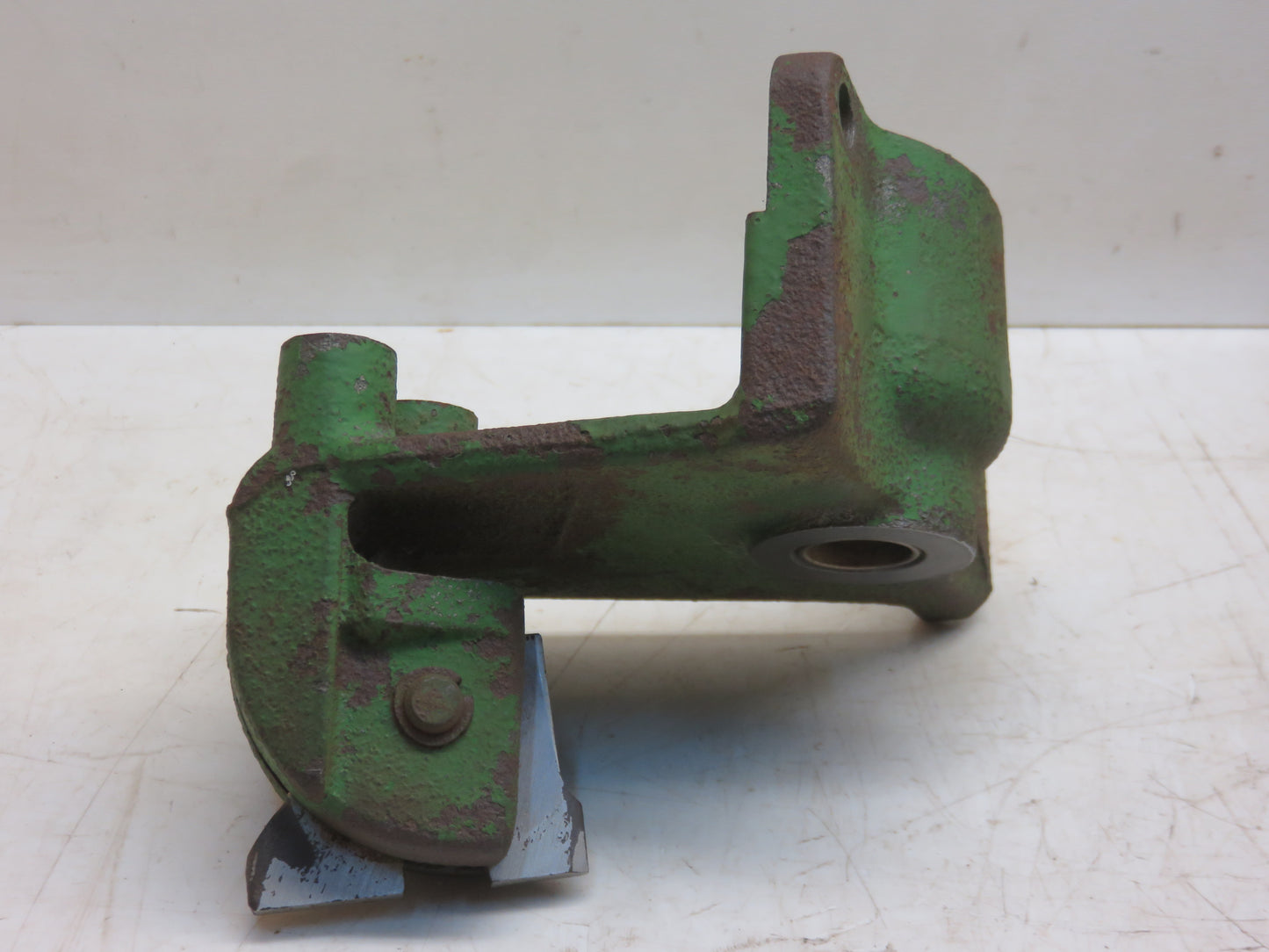 AT12620, T13598 John Deere Shifter Quadrant Bracket For 2010