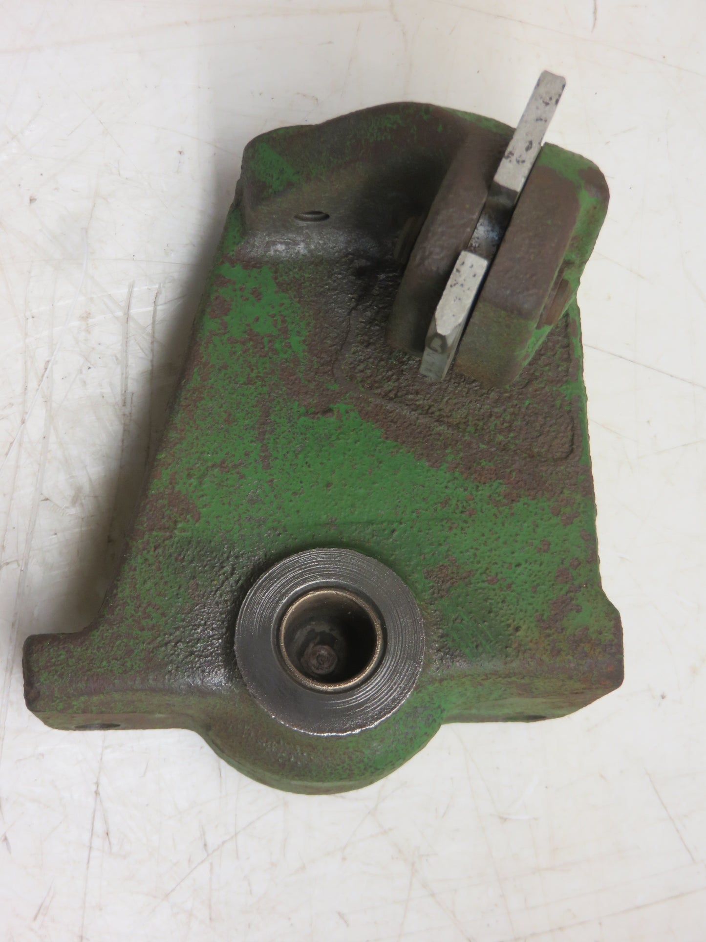AT12620, T13598 John Deere Shifter Quadrant Bracket For 2010