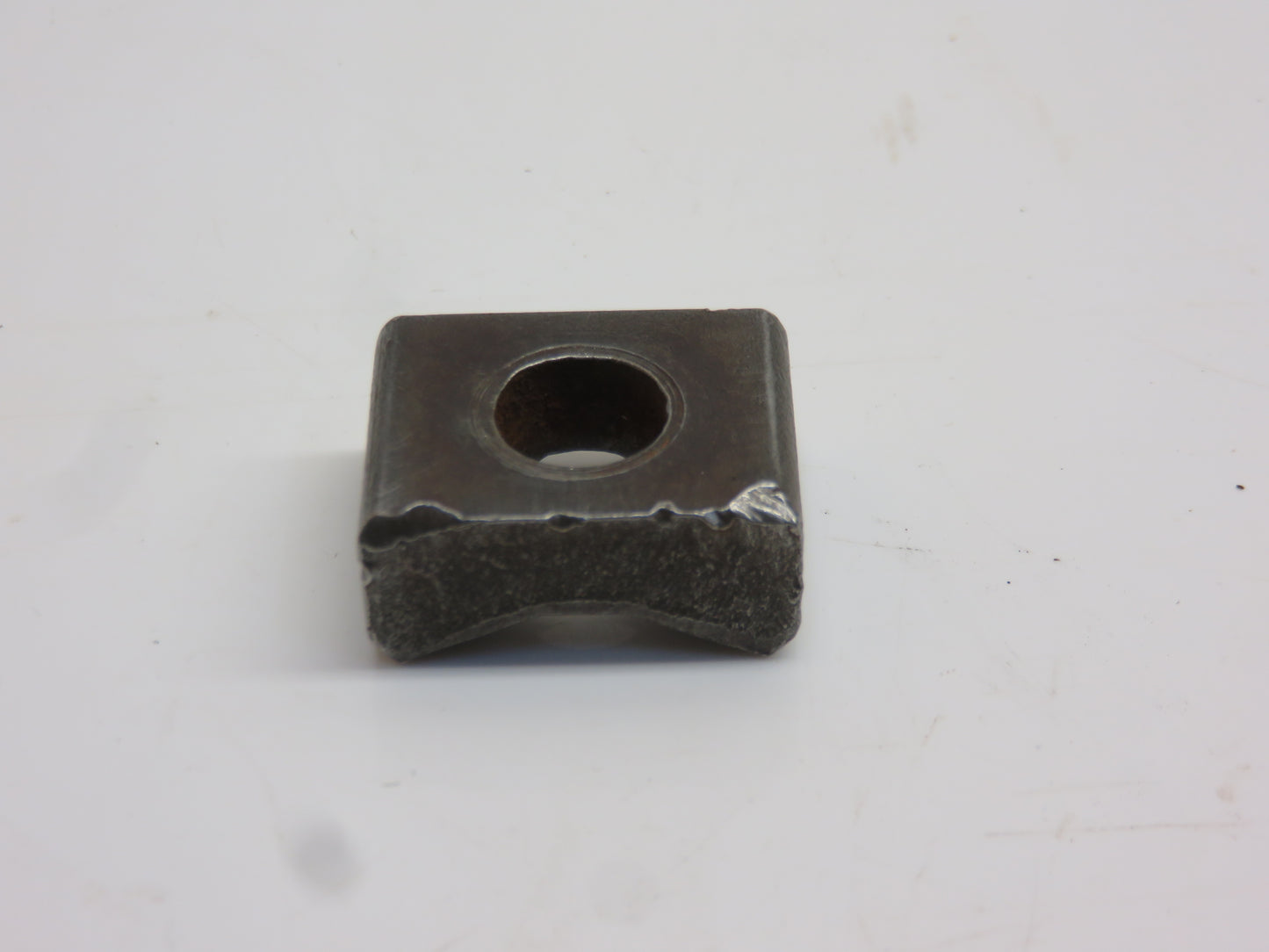 R28024 John Deere Tie Rod End Half Clamp For 2510, 3010, 4010, 2520, 3020, 4020