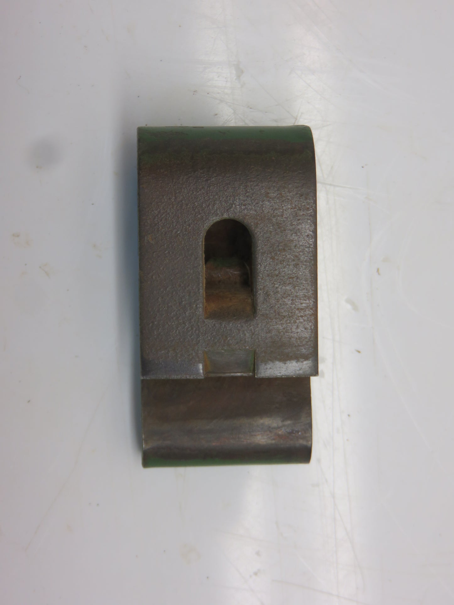 R26694 John Deere Front Side Panel Clip For 2510, 2520, 3010, 3020, 4000, 4010, 4020, 4320