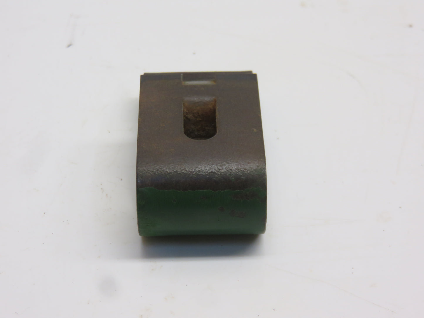R26694 John Deere Front Side Panel Clip For 2510, 2520, 3010, 3020, 4000, 4010, 4020, 4320