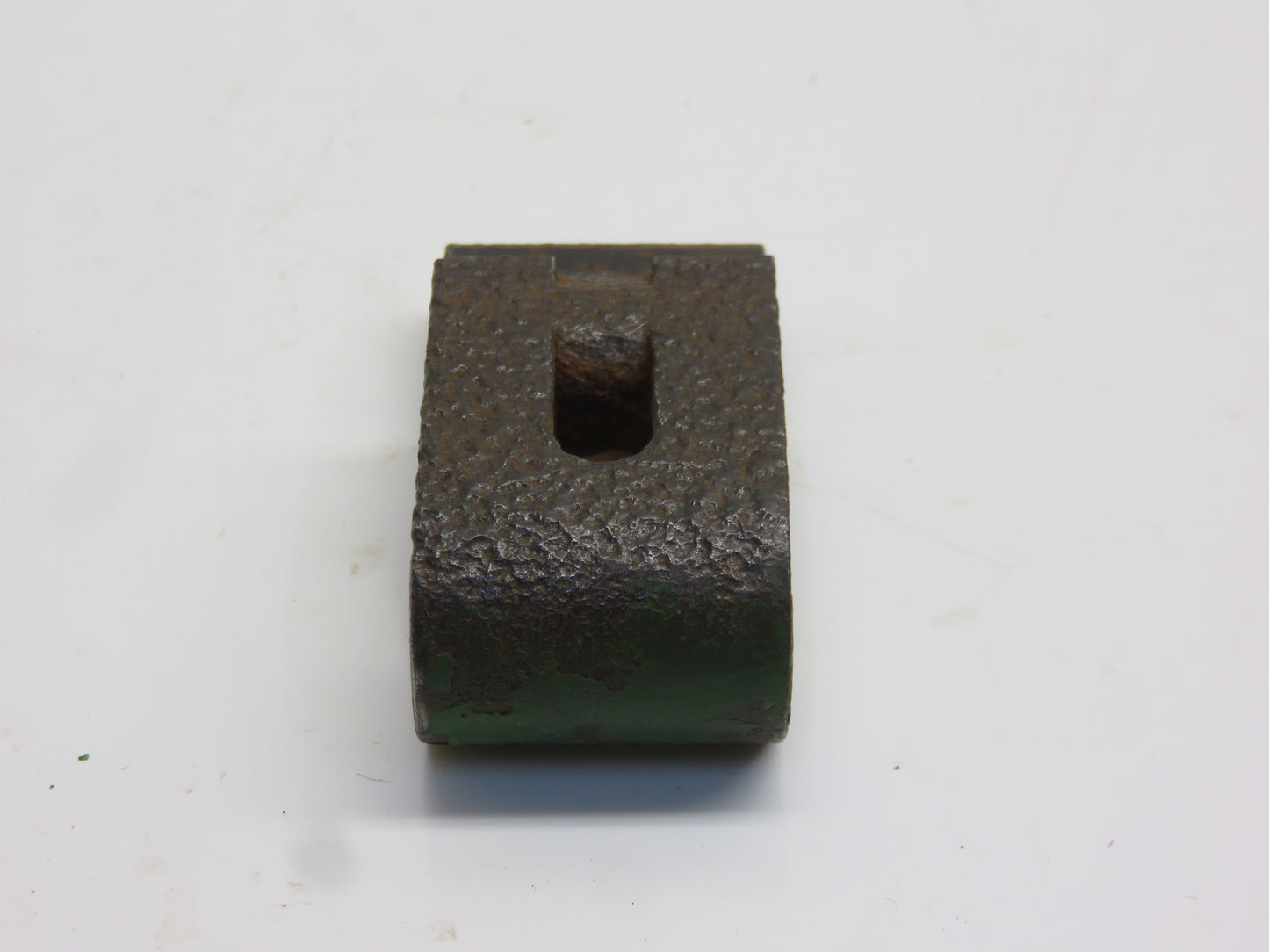 R26694 John Deere Front Side Panel Clip For 2510, 2520, 3010, 3020, 4000, 4010, 4020, 4320
