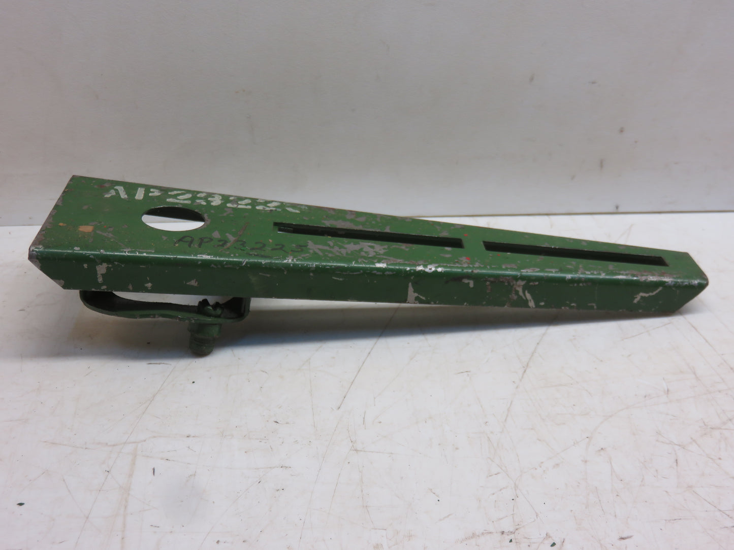AP23225 John Deere Straw Spreader Support Bracket For 40, 42, 45 Combine