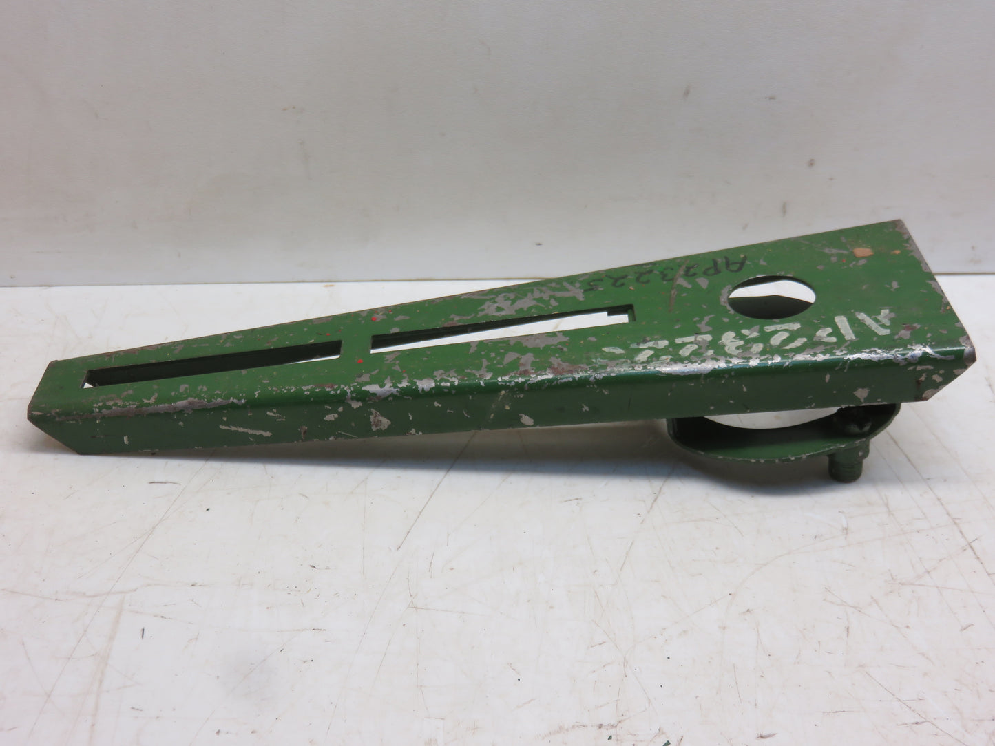 AP23225 John Deere Straw Spreader Support Bracket For 40, 42, 45 Combine