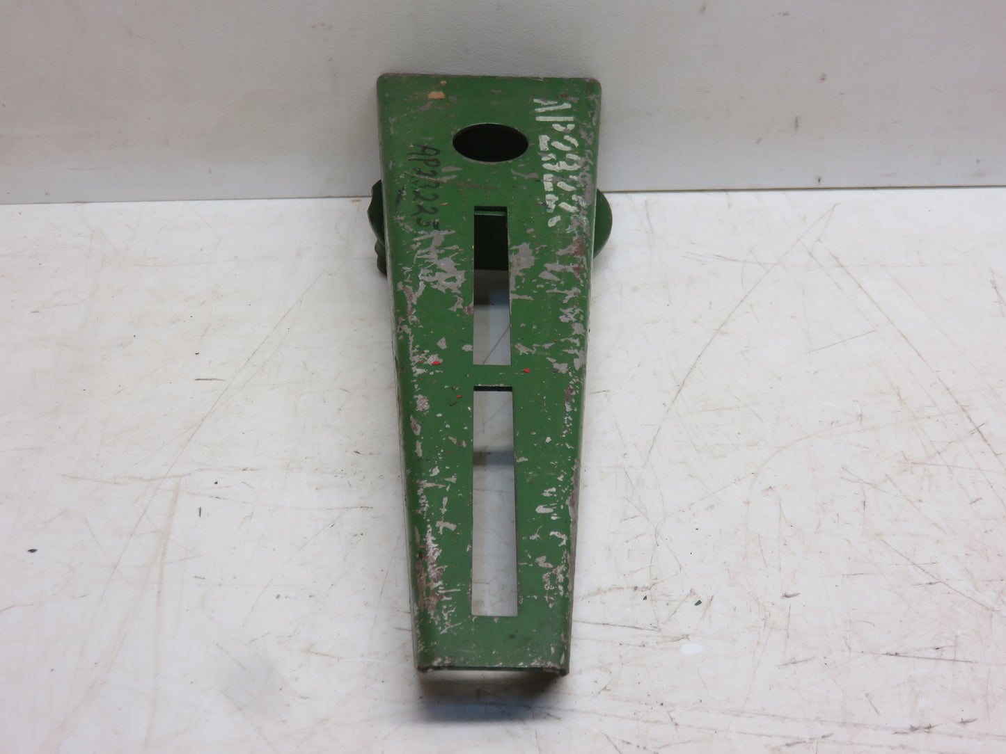 AP23225 John Deere Straw Spreader Support Bracket For 40, 42, 45 Combine