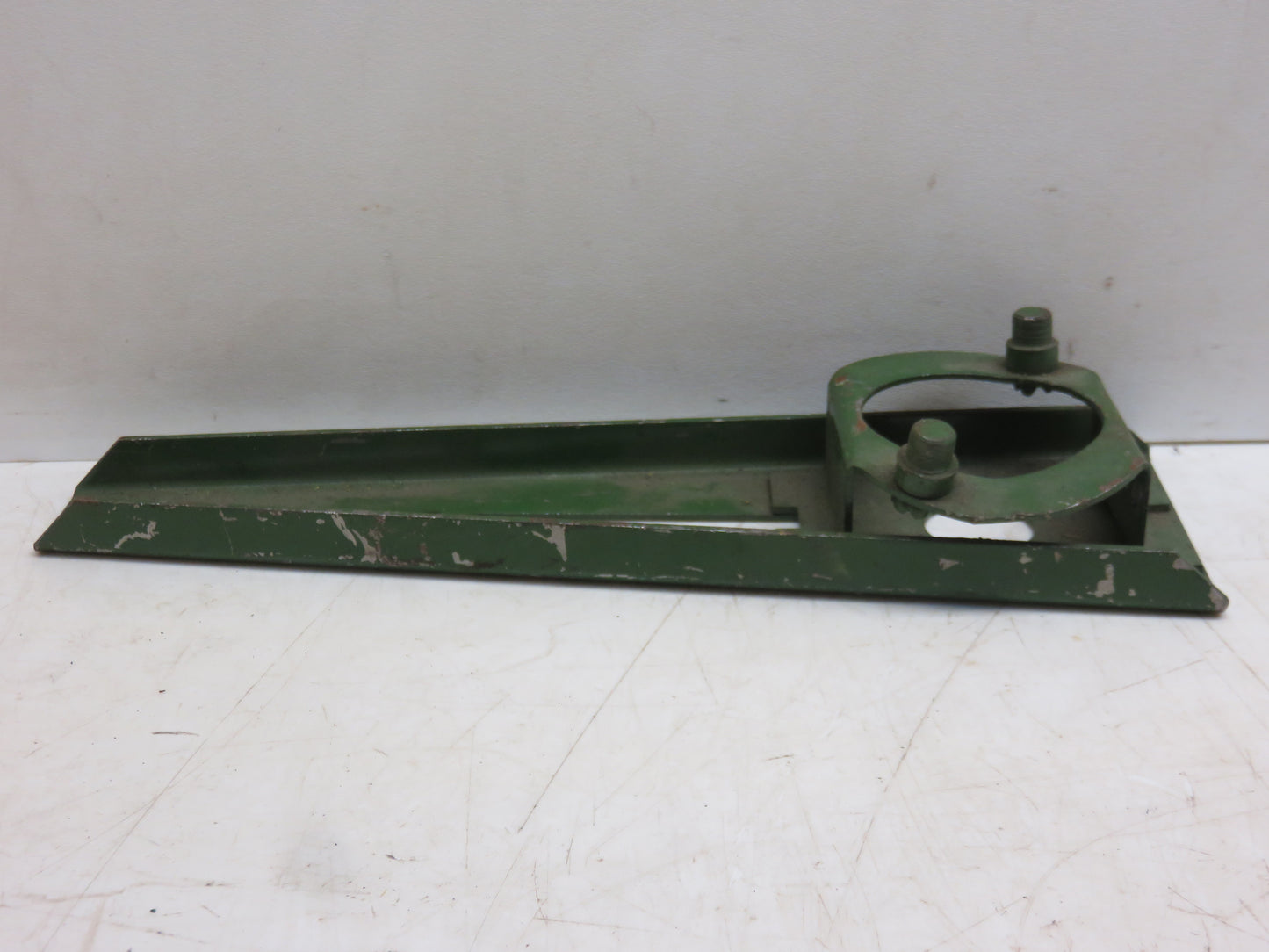 AP23225 John Deere Straw Spreader Support Bracket For 40, 42, 45 Combine