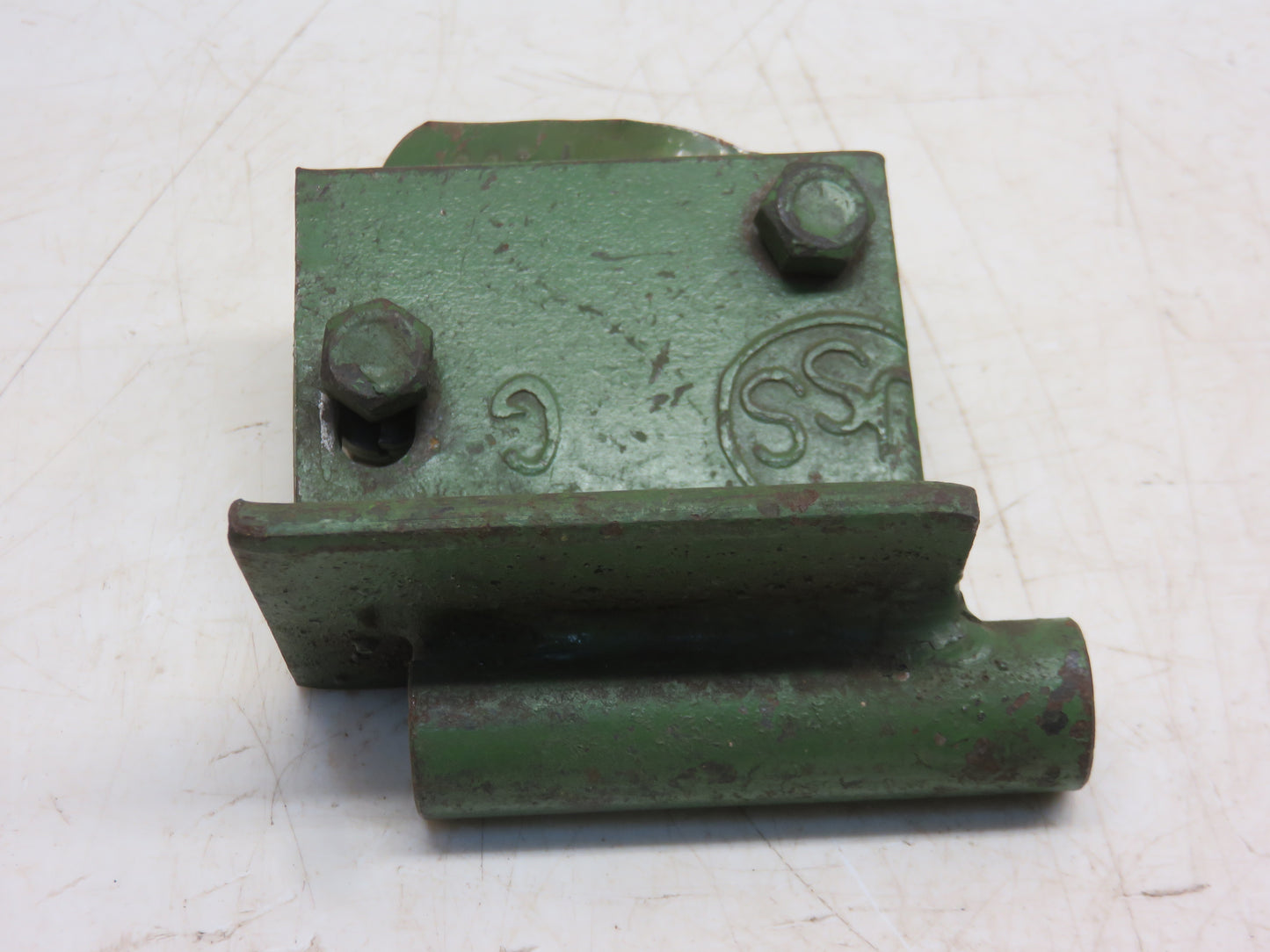 AZ3535H John Deere NOS Hydraulic Pivot Rod Support Bracket For 5 Sickle Mower