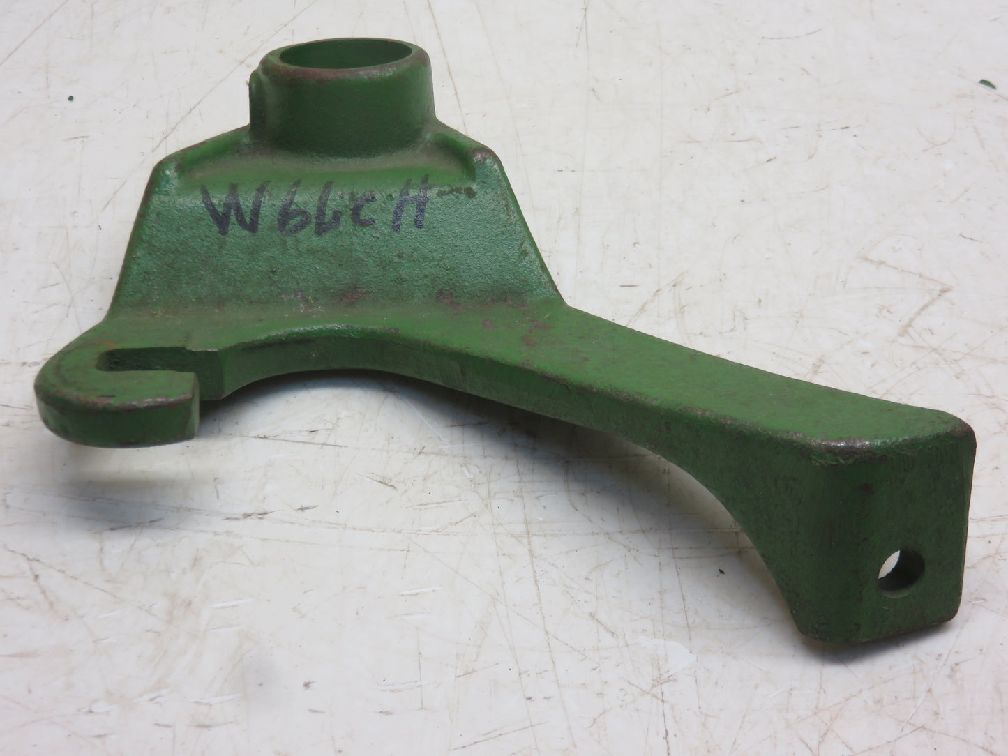 H279M John Deere NOS Fertilizer Drive Shaft Left Hand Hanger For FB, FBA, GL Grain Drill