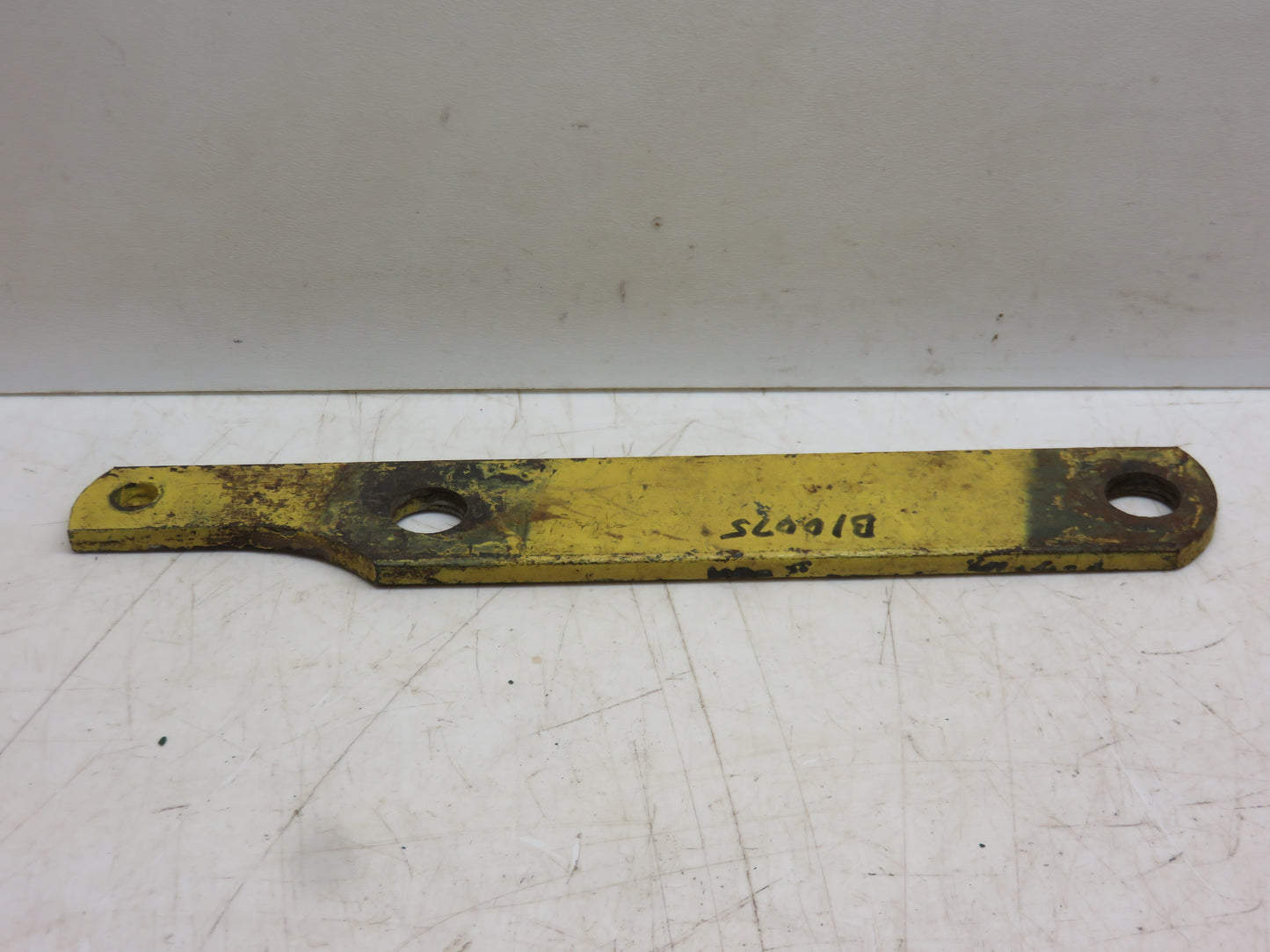 B10075B John Deere Fertilizer Opener Runner Drawbar For 1240, 1250, 1260 Planter