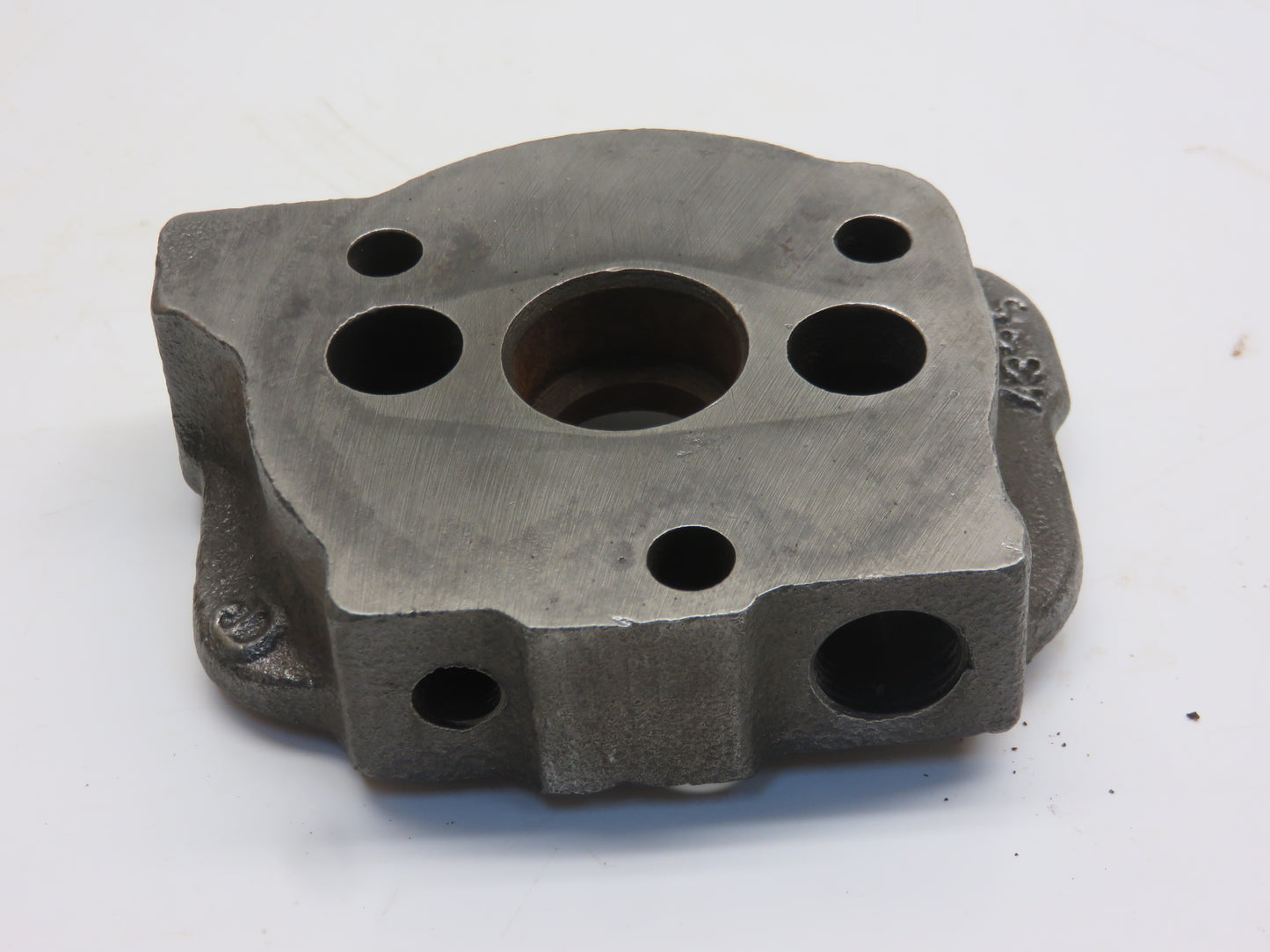 A3357R John Deere Oil Filter Head For A, AR, AO, 60, 70, 620, 720, 630, 730
