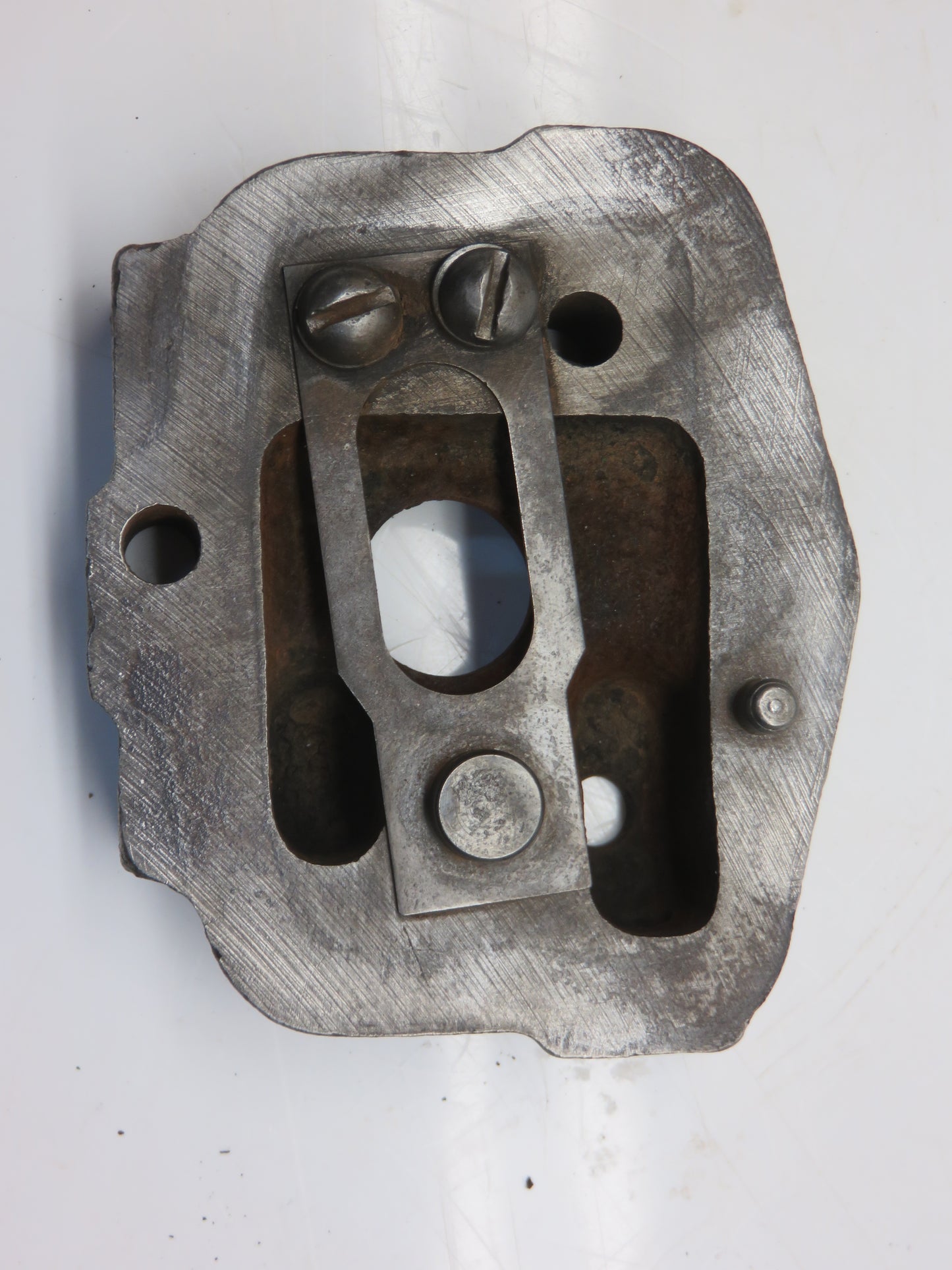 A3357R John Deere Oil Filter Head For A, AR, AO, 60, 70, 620, 720, 630, 730