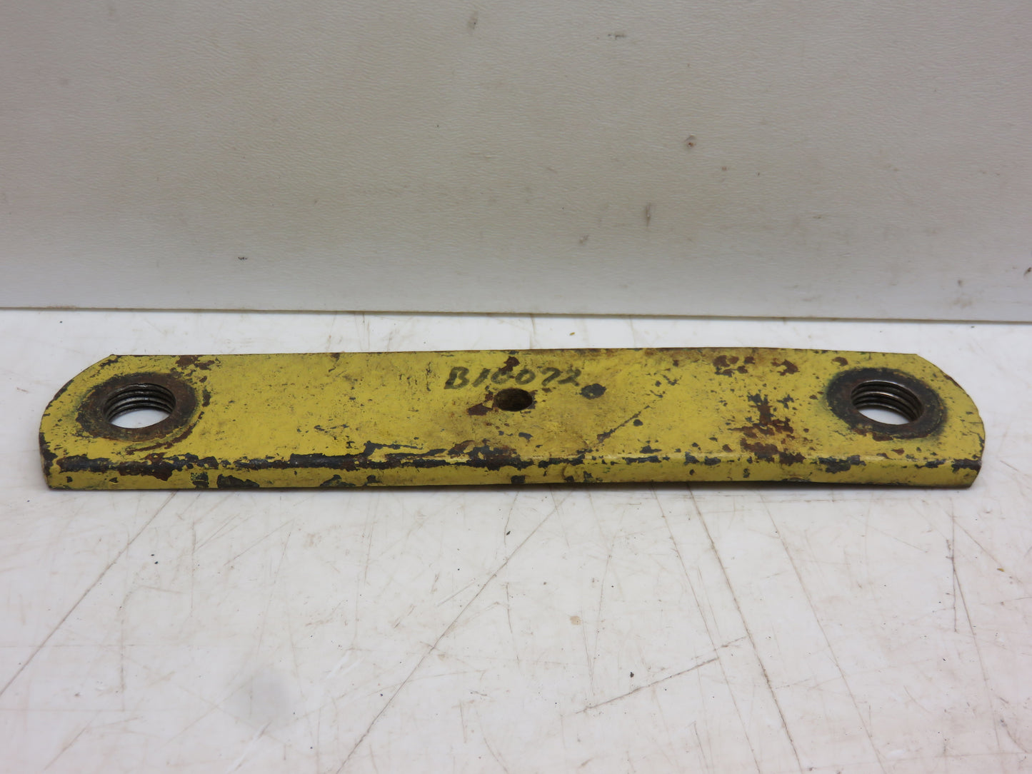 B10072B John Deere Fertilizer Opener Runner Upper Bar For 1240, 1250, 1260 Planter