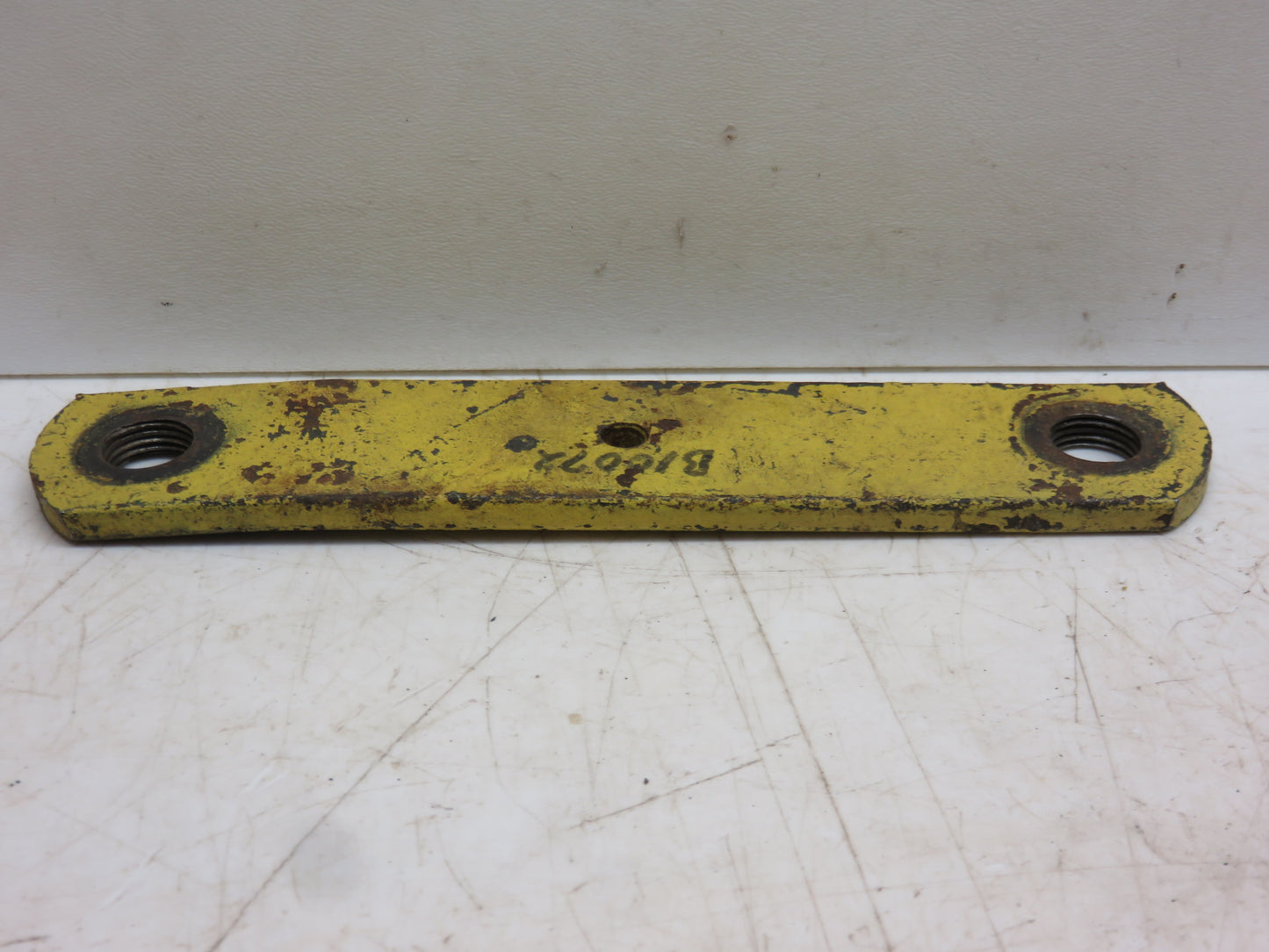 B10072B John Deere Fertilizer Opener Runner Upper Bar For 1240, 1250, 1260 Planter