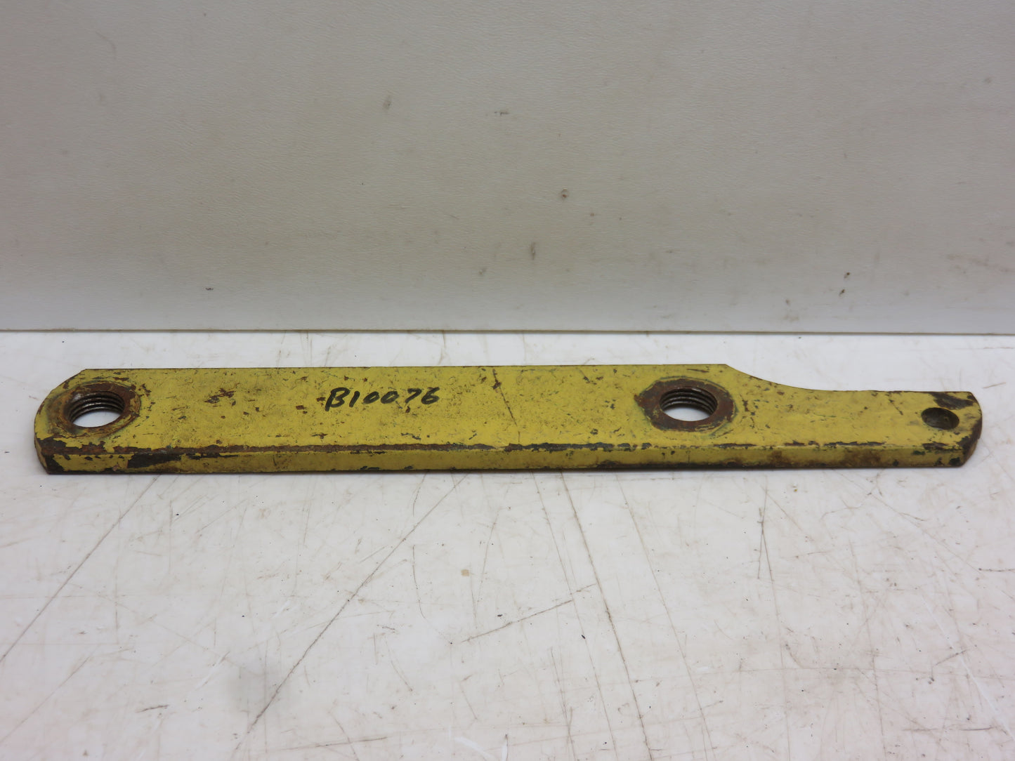 B10076B John Deere Fertilizer Opener Runner Drawbar For 1240, 1250, 1260 Planter