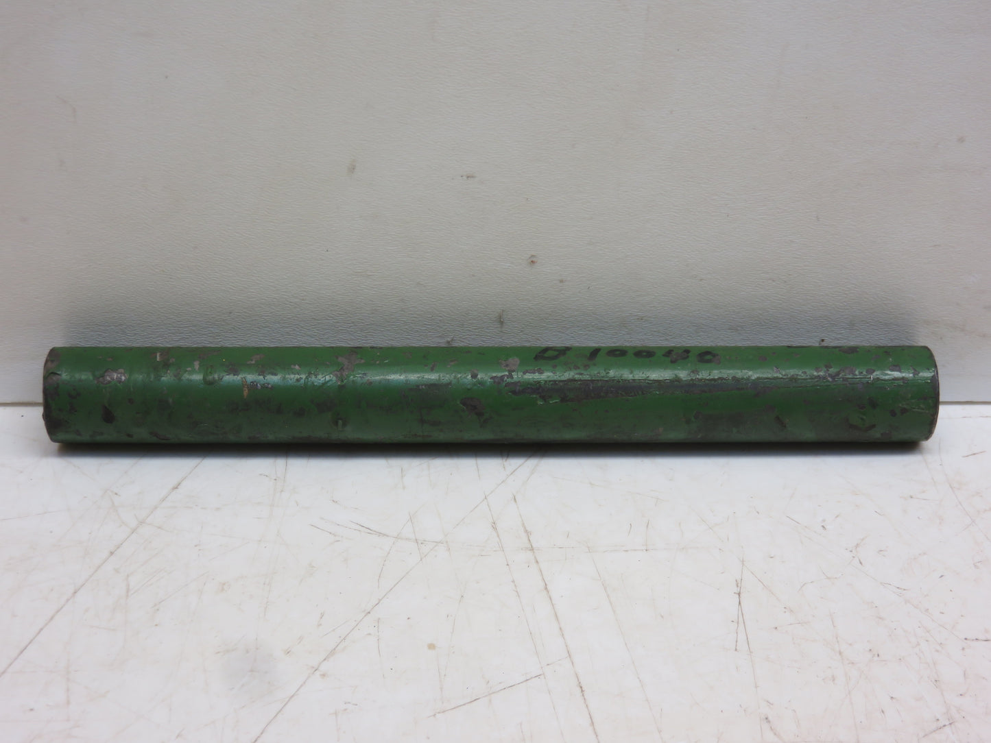 B10040 John Deere NOS Hub Shaft For 494, 495, 694, 695 Planter