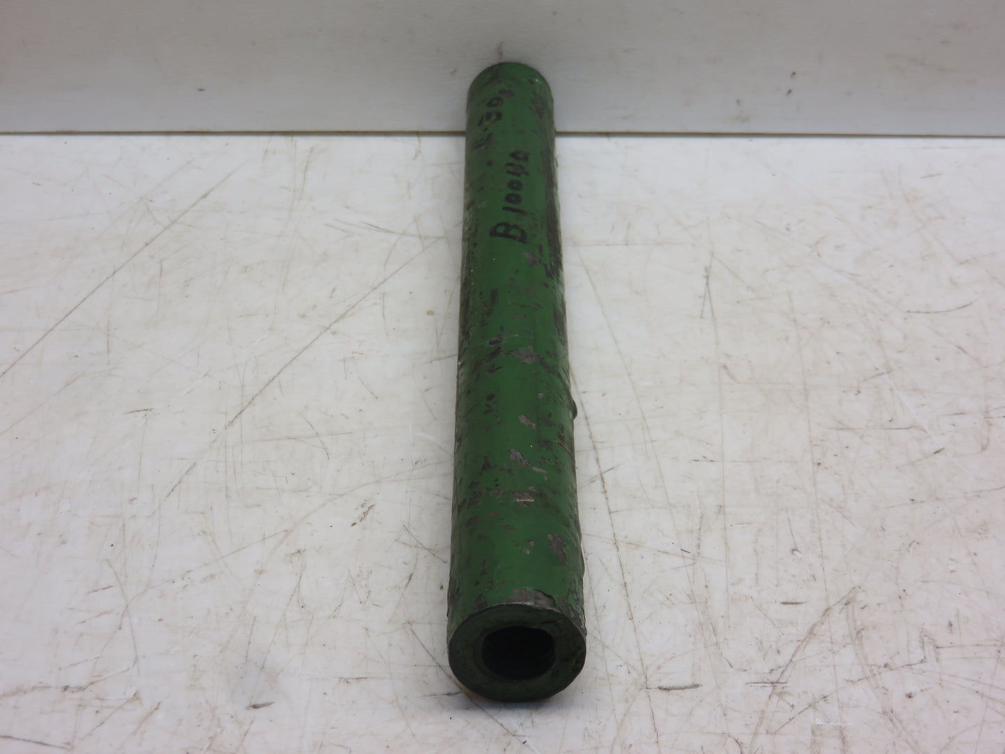 B10040 John Deere NOS Hub Shaft For 494, 495, 694, 695 Planter