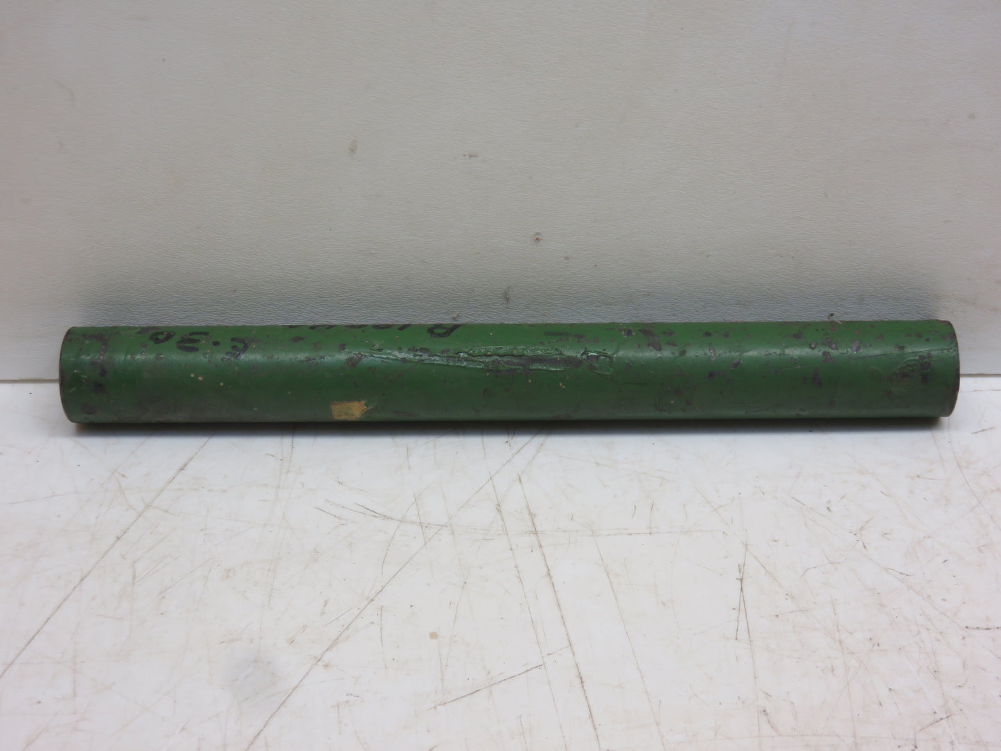 B10040 John Deere NOS Hub Shaft For 494, 495, 694, 695 Planter