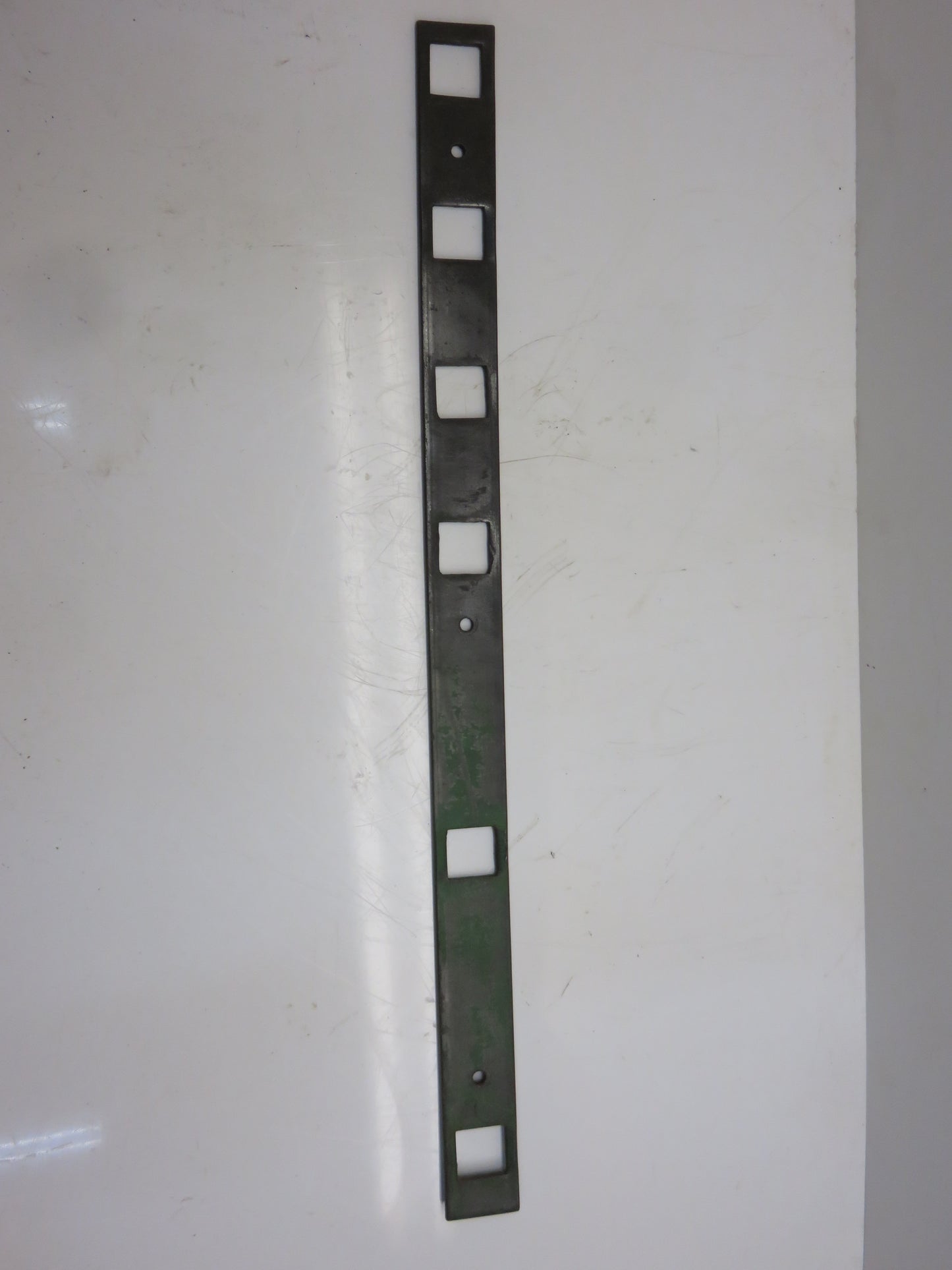A4321R John Deere Frame Bolt Lock Strap For 60, 620, 630