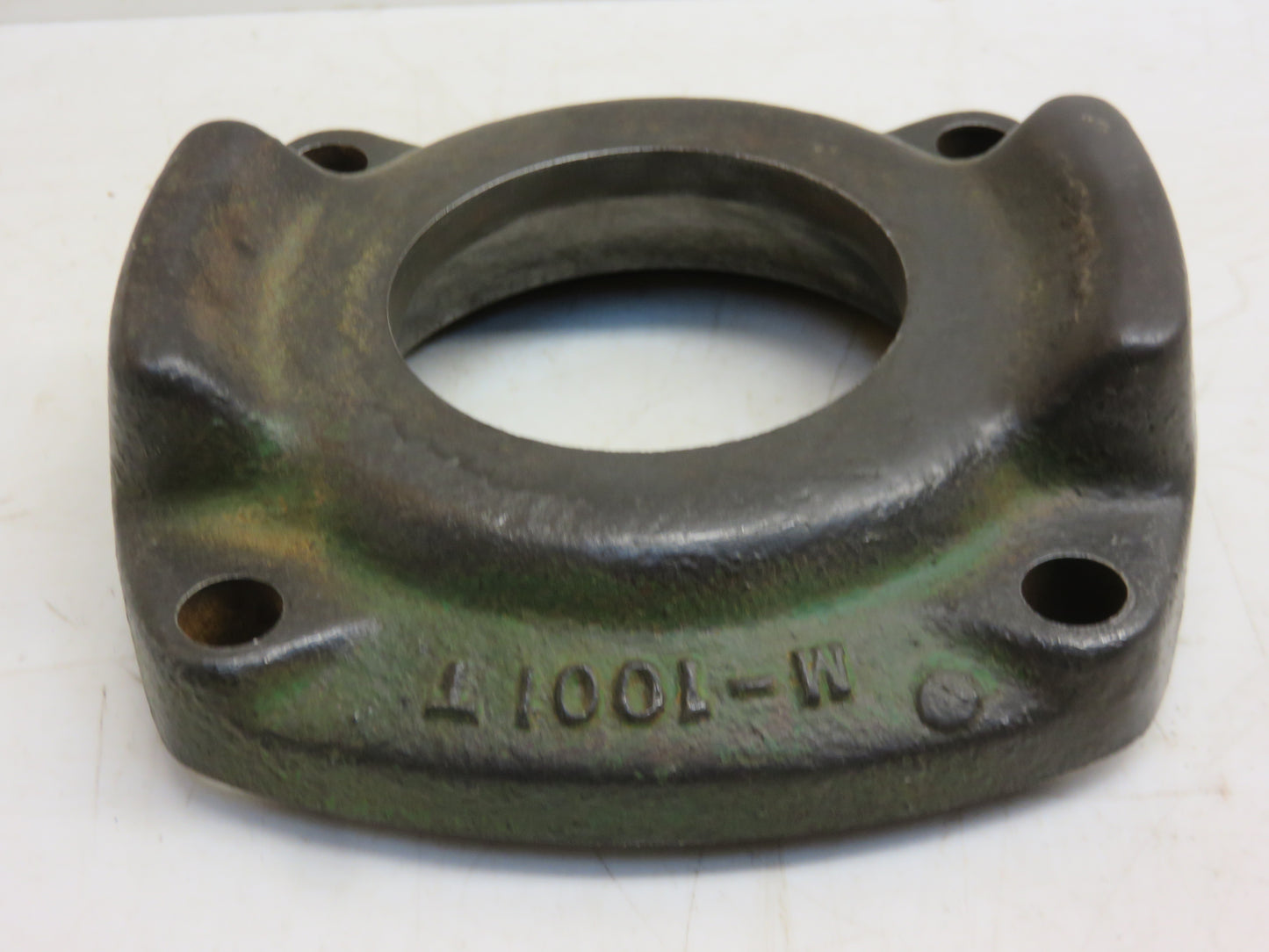 M1001T, AM972T John Deere Axle Bearing Quill For MT, 40, 420, 430, 435, 1010