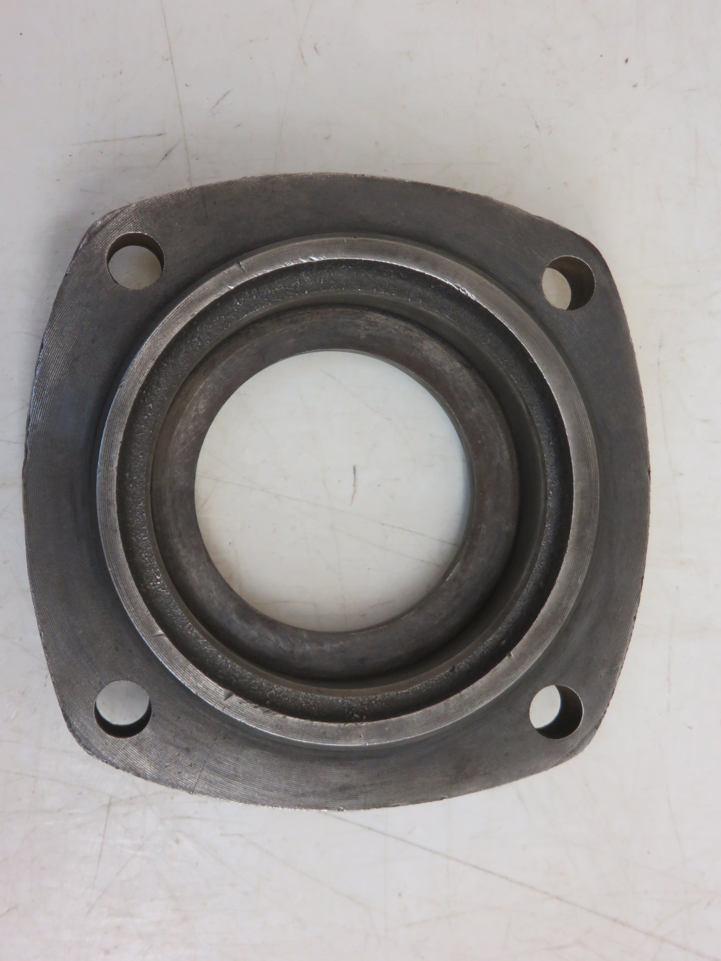 M1001T, AM972T John Deere Axle Bearing Quill For MT, 40, 420, 430, 435, 1010