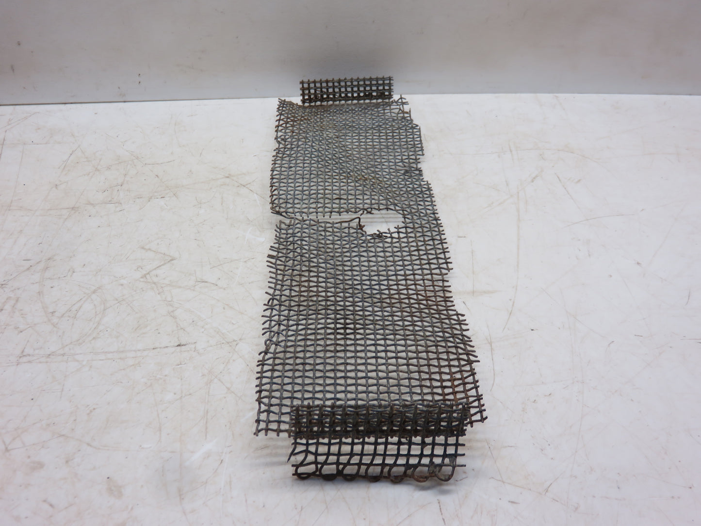 B1565R John Deere Radiator Trash Screen For B