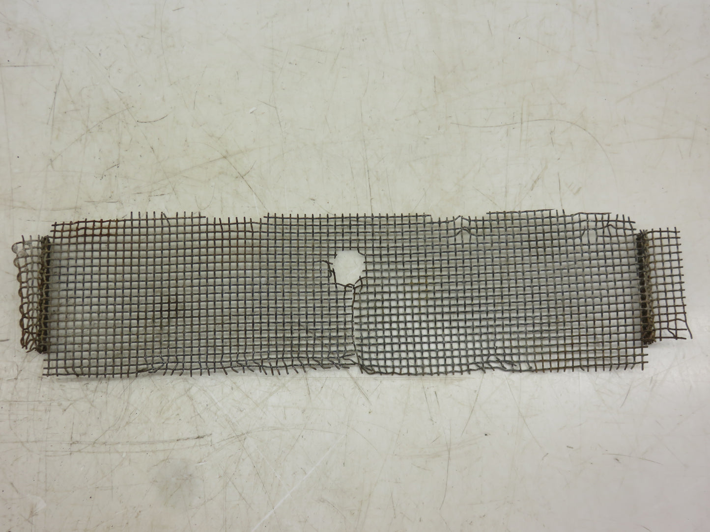 B1565R John Deere Radiator Trash Screen For B