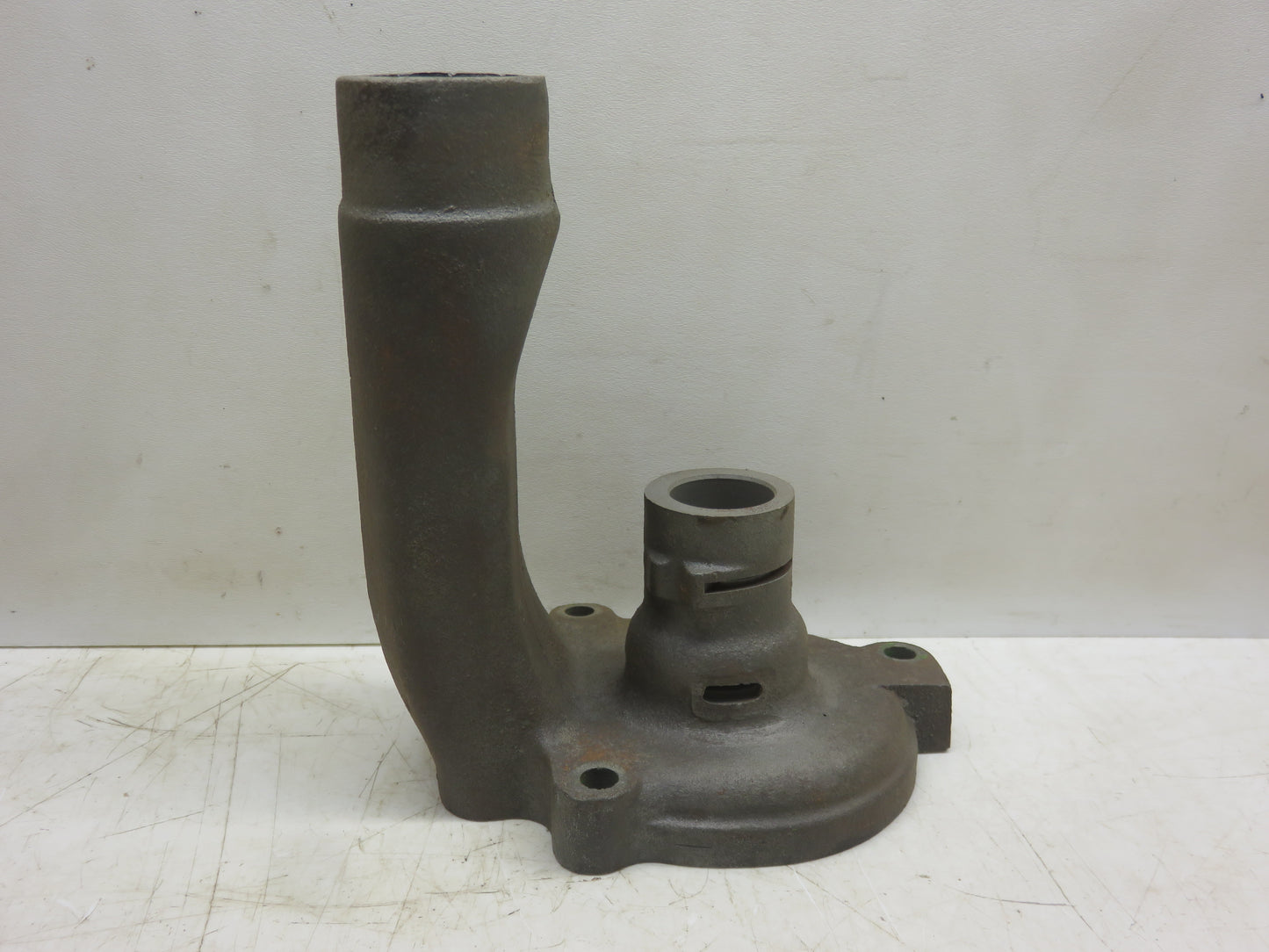 R1523R John Deere Water Pump Housing For 80, 820, 830