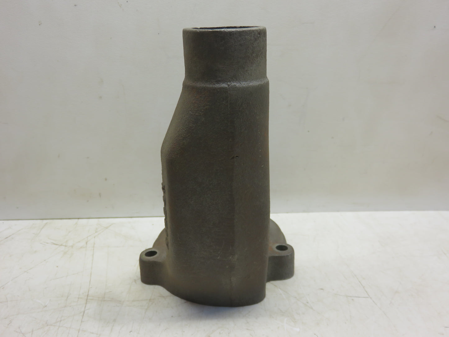 R1523R John Deere Water Pump Housing For 80, 820, 830