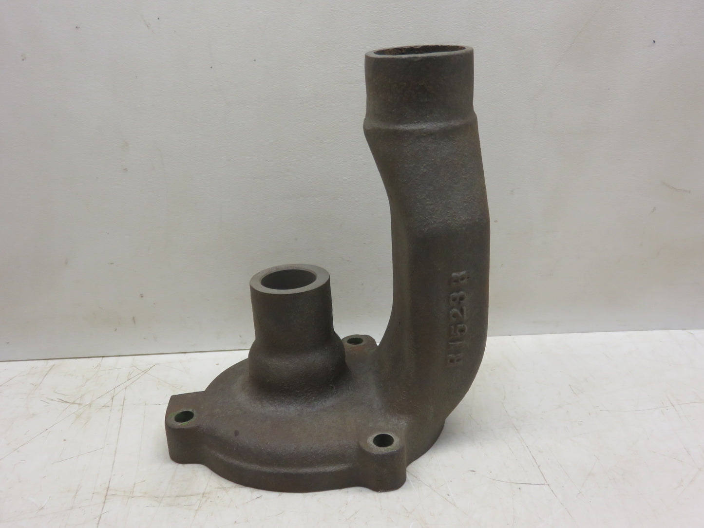 R1523R John Deere Water Pump Housing For 80, 820, 830