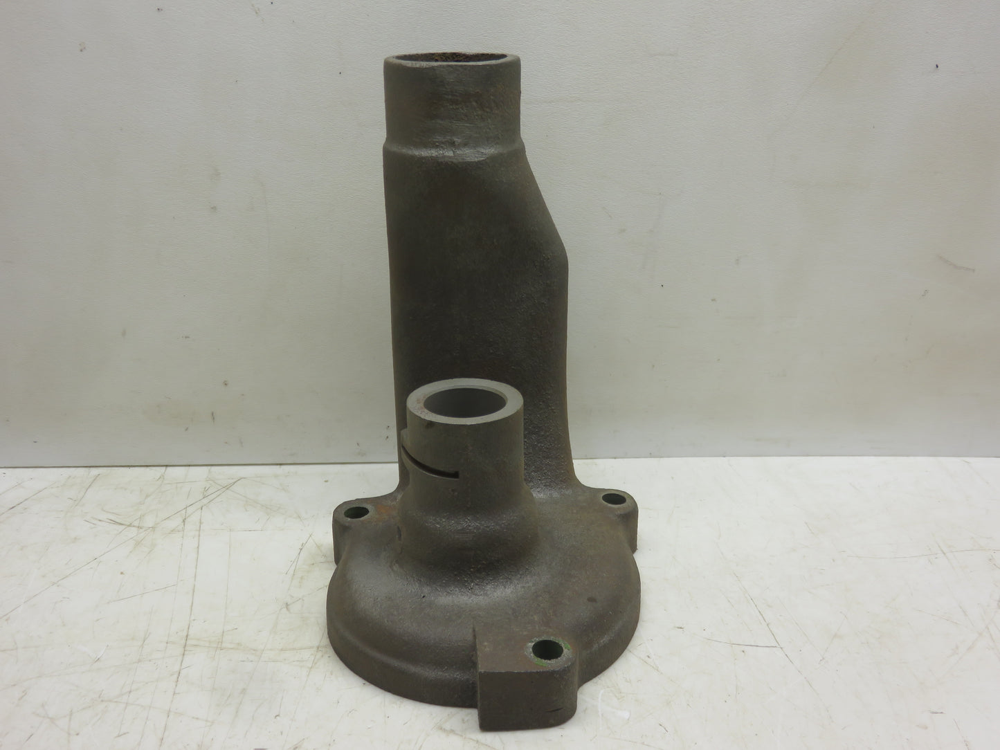 R1523R John Deere Water Pump Housing For 80, 820, 830