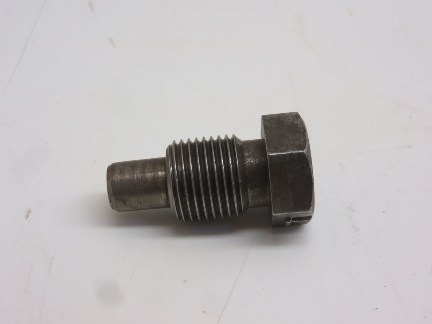 R21099R John Deere Engine Oil Pressure Adjusting Screw For 630, 730