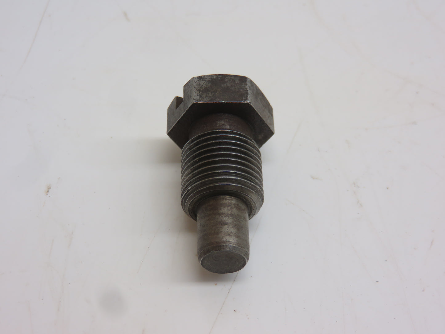 R21099R John Deere Engine Oil Pressure Adjusting Screw For 630, 730