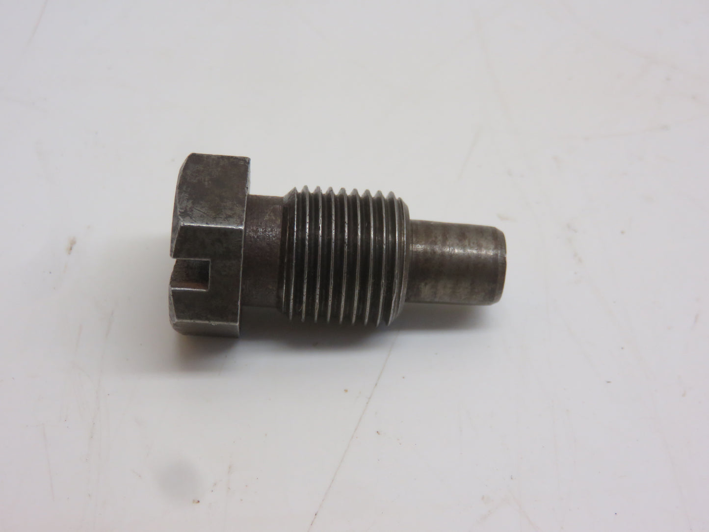R21099R John Deere Engine Oil Pressure Adjusting Screw For 630, 730