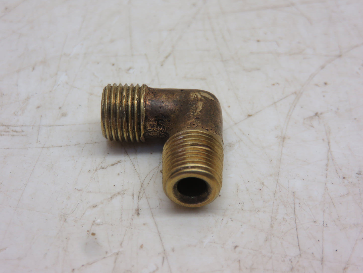 F357R John Deere Oil And Fuel Line Fitting For G, H, R, 70, 80, 520, 620, 720, 820, 530, 630, 730, 830