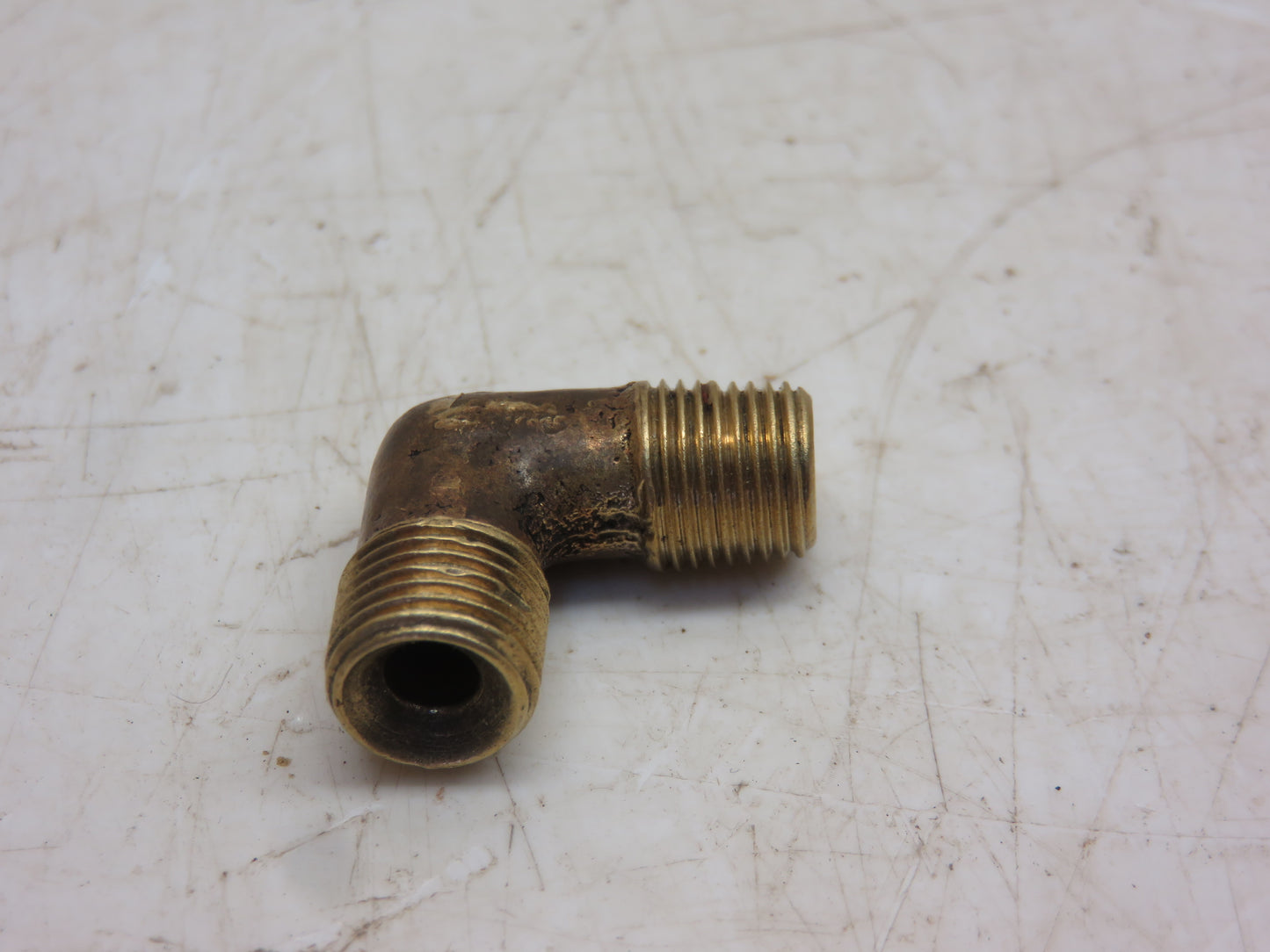 F357R John Deere Oil And Fuel Line Fitting For G, H, R, 70, 80, 520, 620, 720, 820, 530, 630, 730, 830