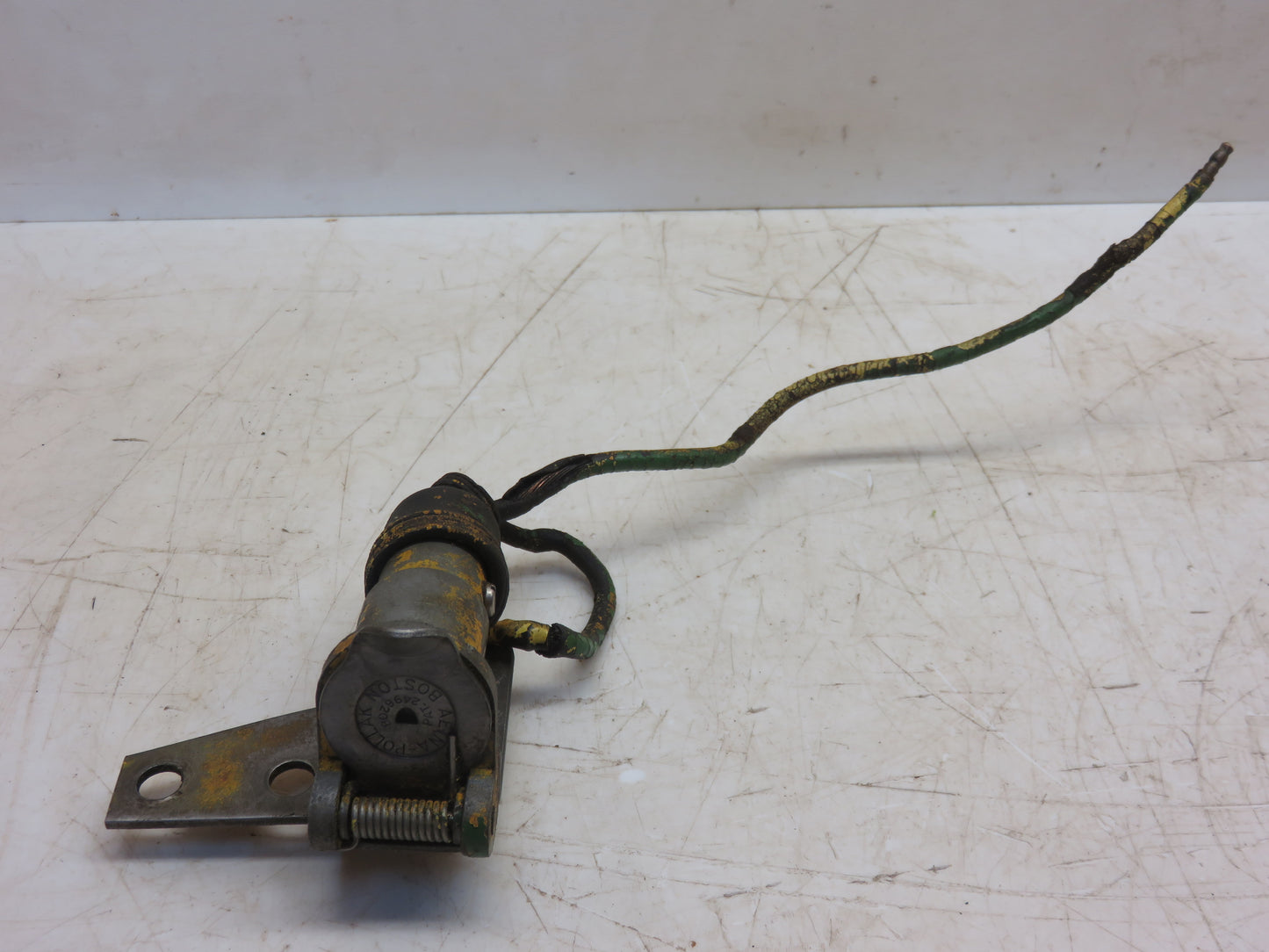 M2186T, AM2049T John Deere Auxiliary Light Socket And Bracket For 40, 320, 420, 330, 430