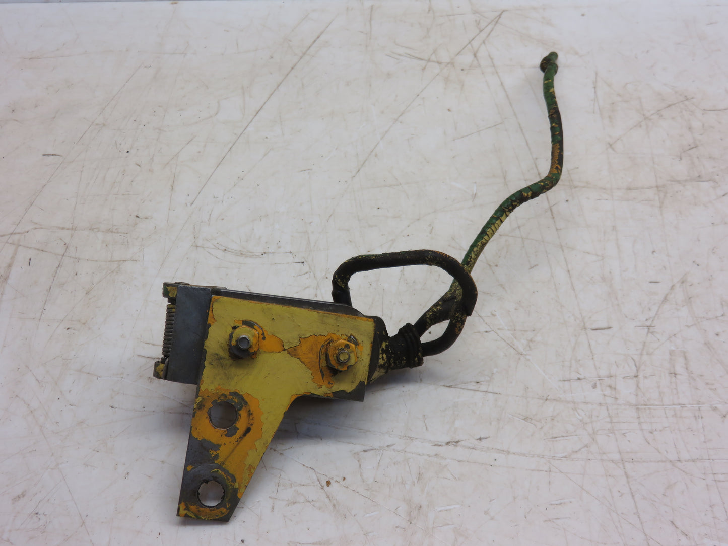 M2186T, AM2049T John Deere Auxiliary Light Socket And Bracket For 40, 320, 420, 330, 430