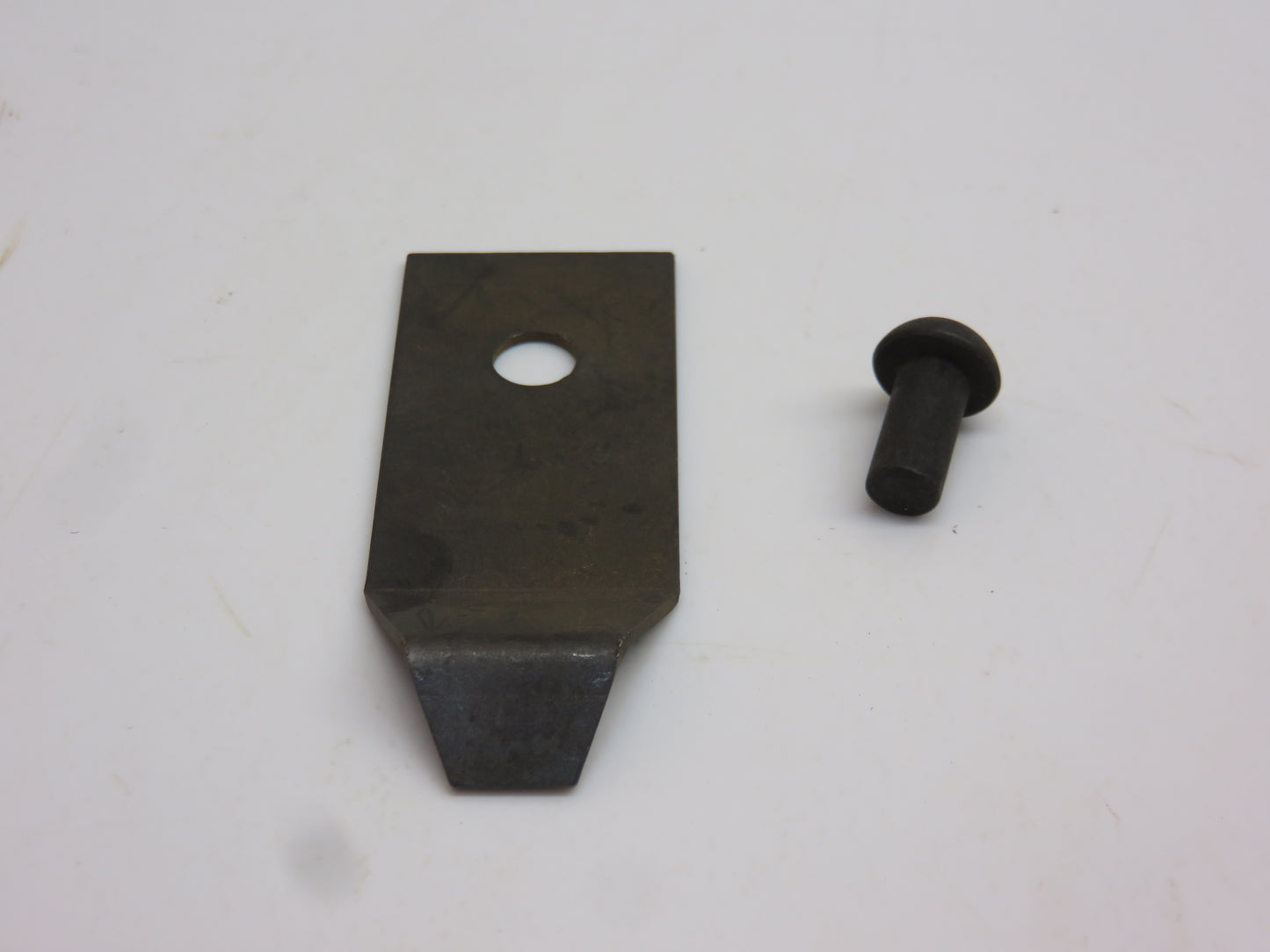 F1391R John Deere Clutch Pulley Cover Retaining Spring For 70, 720, 730
