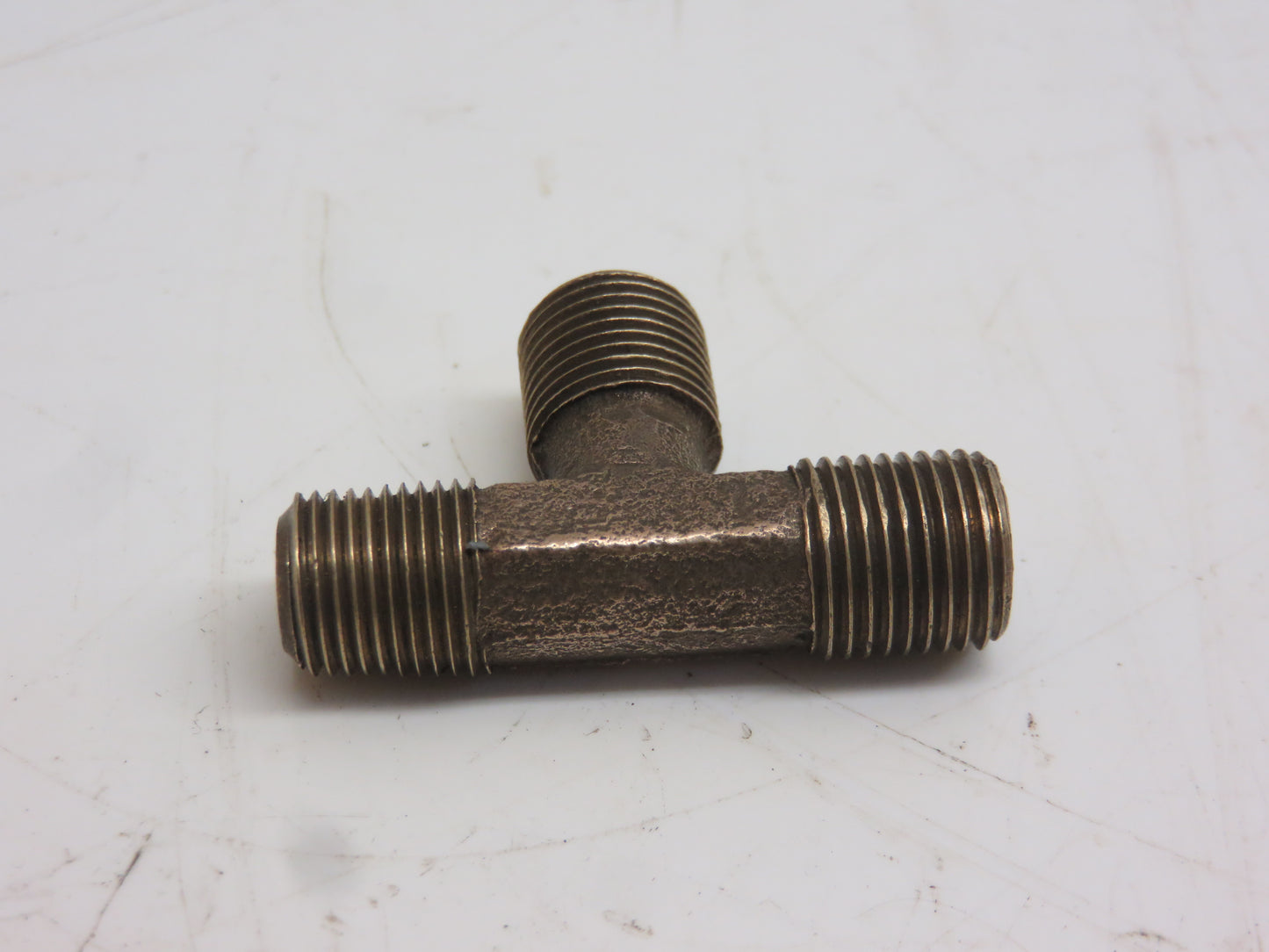 R20495R John Deere Engine Oil Line Tee For 620, 630, 730