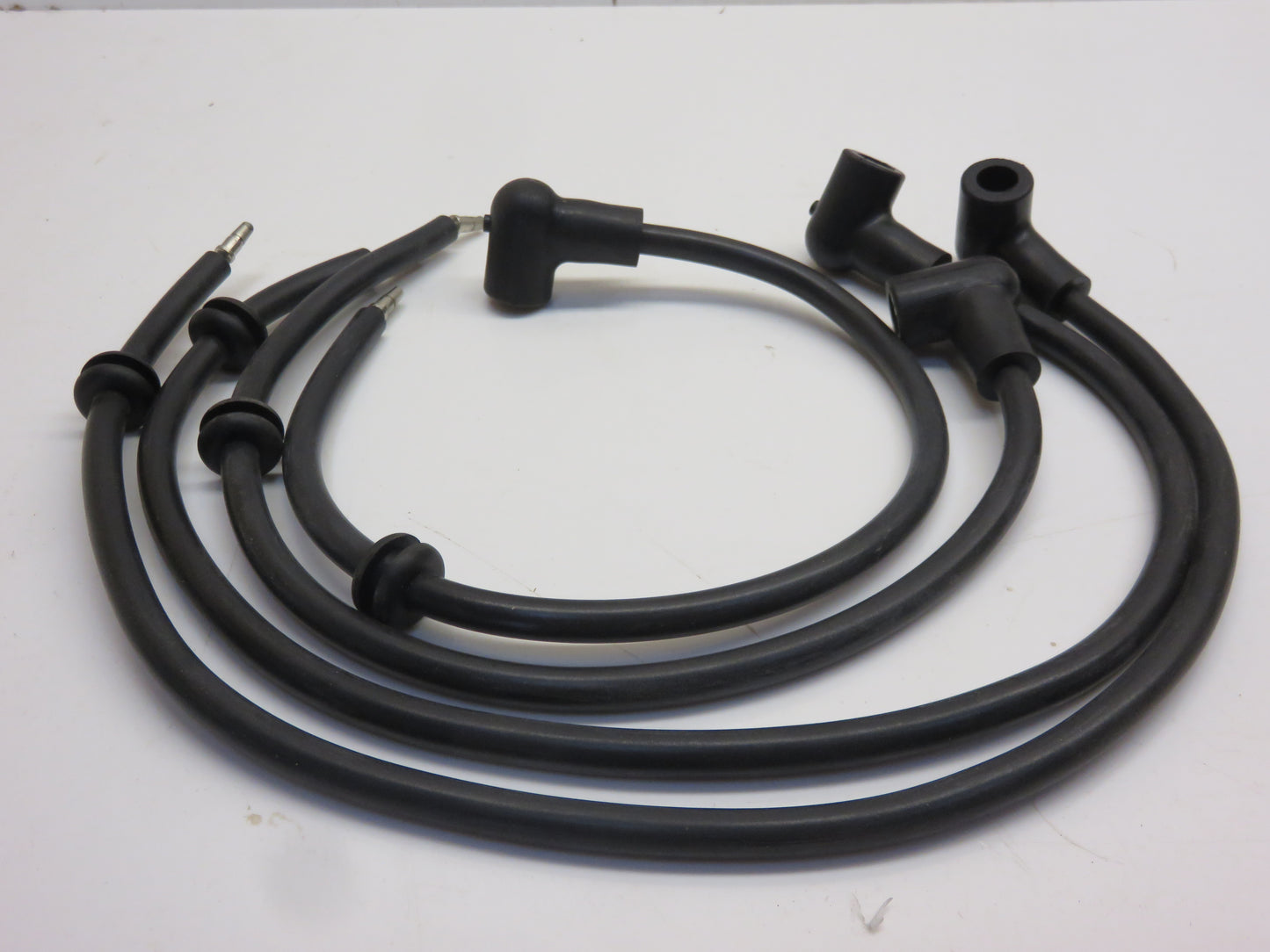 AR12004R, AR12005R John Deere Spark Plug Wire Set For 70, 80, 720, 820, 730, 830