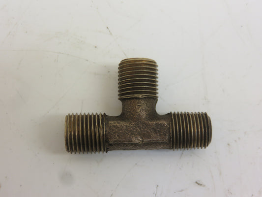 R20495R John Deere Engine Oil Line Tee For 620, 630, 730