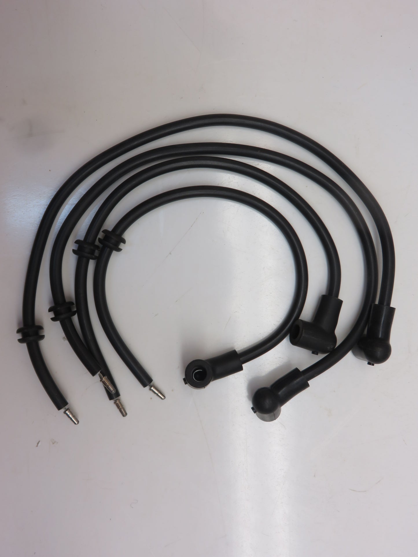 AR12004R, AR12005R John Deere Spark Plug Wire Set For 70, 80, 720, 820, 730, 830