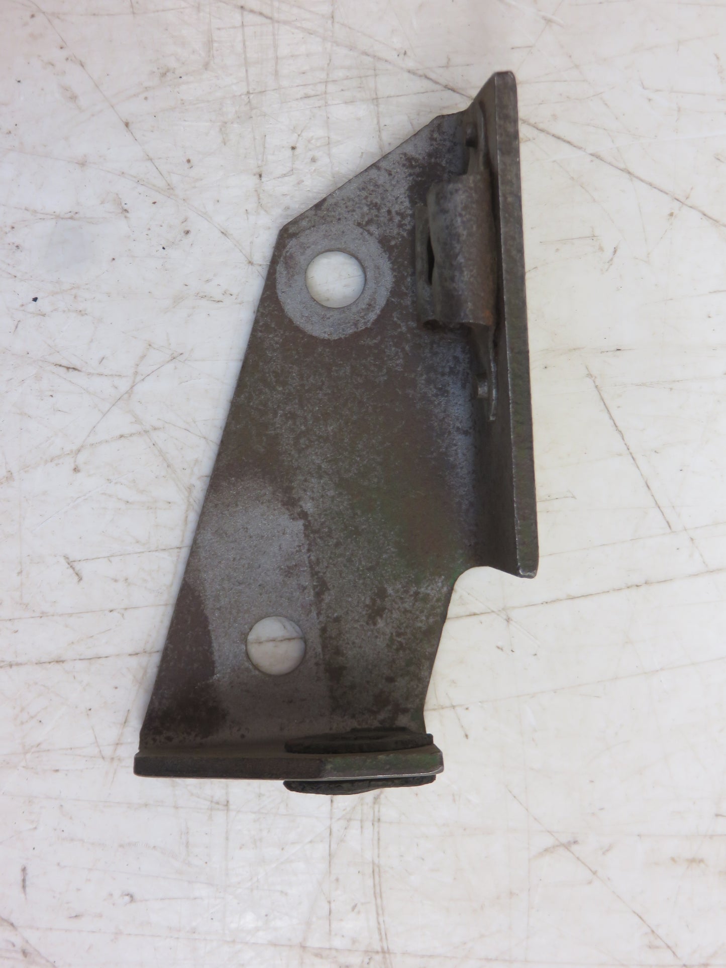 AM311T, AM704T John Deere Right Rear Fuel Tank Support Bracket For M, MI, MT