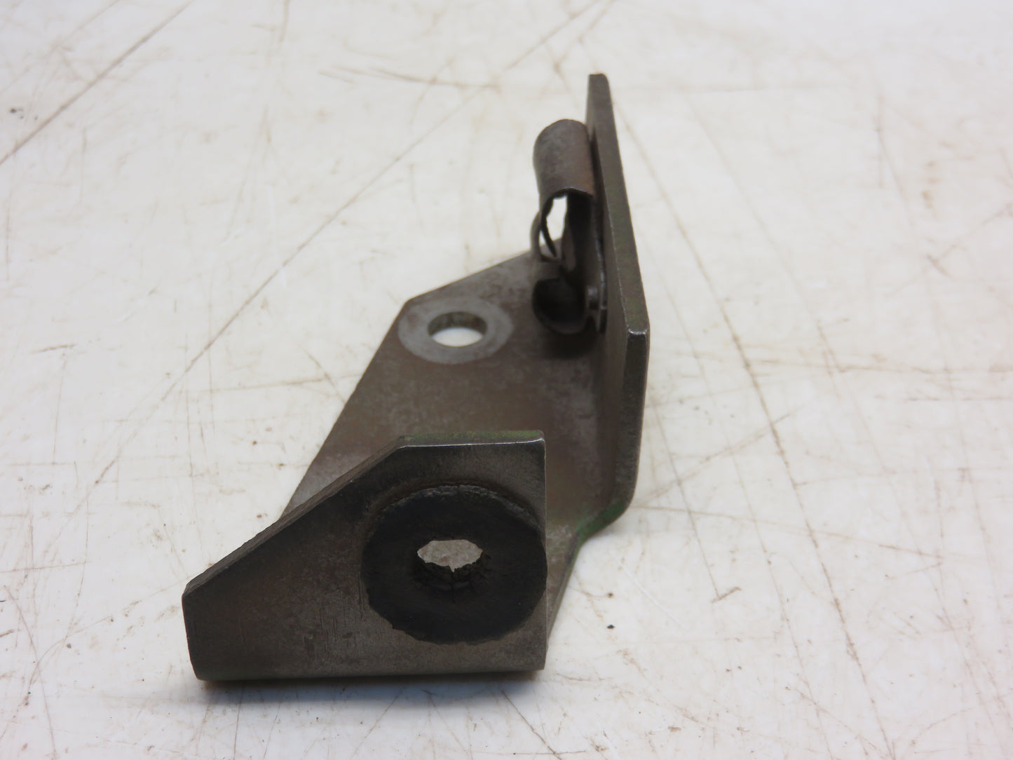 AM311T, AM704T John Deere Right Rear Fuel Tank Support Bracket For M, MI, MT