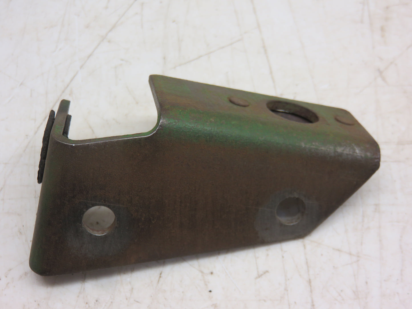 AM311T, AM704T John Deere Right Rear Fuel Tank Support Bracket For M, MI, MT