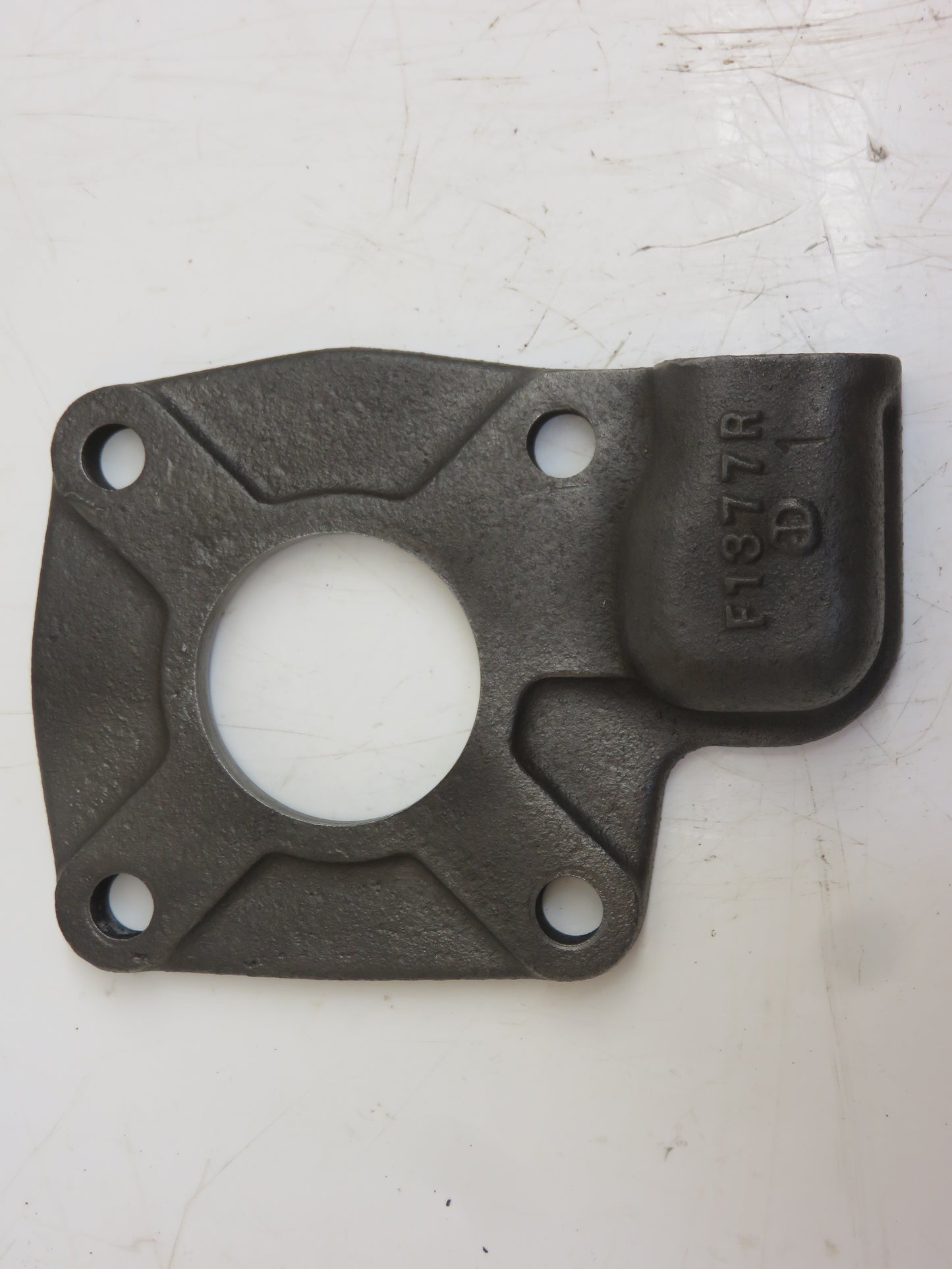 F1377R John Deere Transmission Drive Shaft Bearing Cover For 70