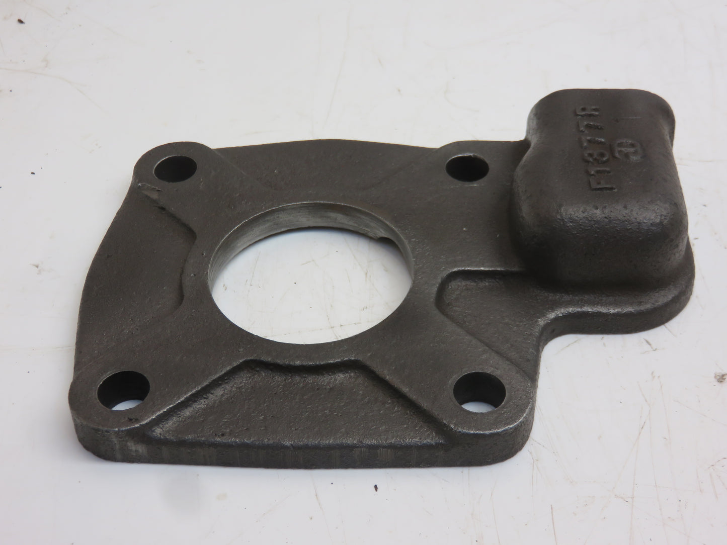 F1377R John Deere Transmission Drive Shaft Bearing Cover For 70