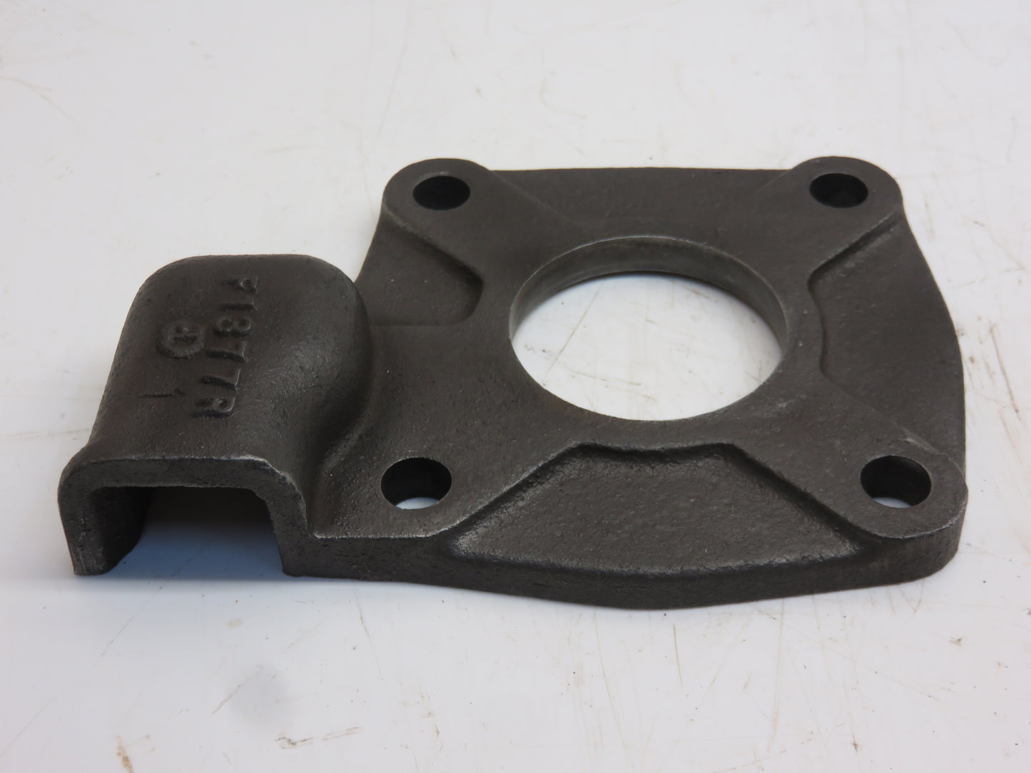 F1377R John Deere Transmission Drive Shaft Bearing Cover For 70