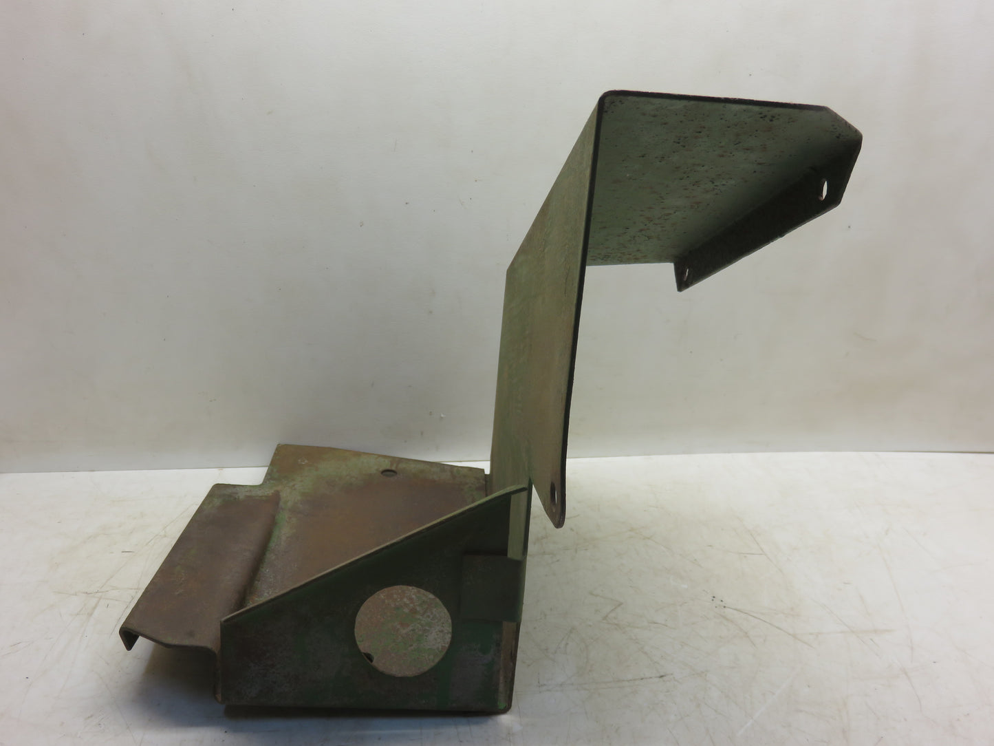 AM932T John Deere Right Side Footrest For MT